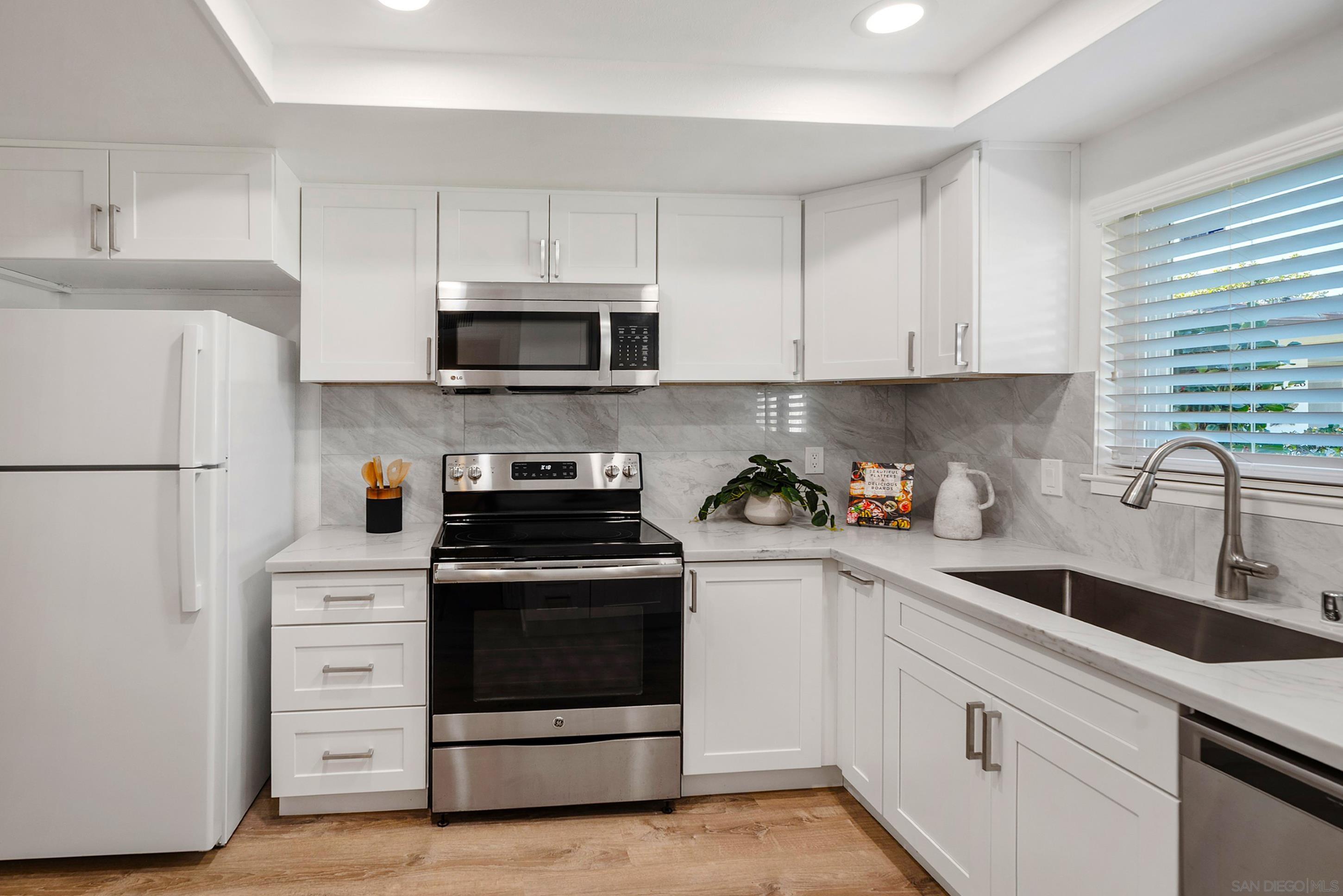 Detail Gallery Image 16 of 39 For 16566  Caminito Vecinos  #25,  San Diego,  CA 92128 - 2 Beds | 2 Baths