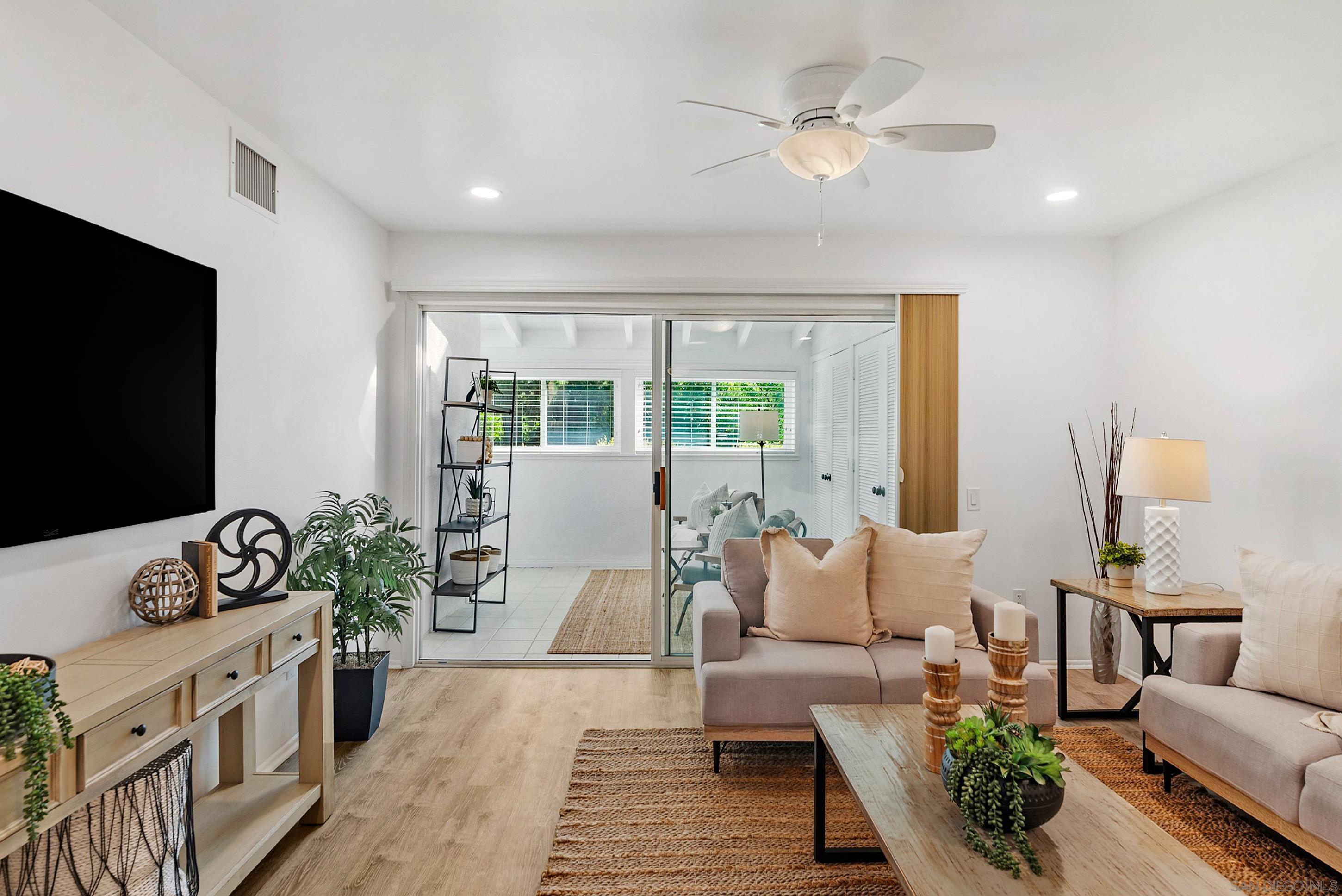 Detail Gallery Image 6 of 39 For 16566  Caminito Vecinos  #25,  San Diego,  CA 92128 - 2 Beds | 2 Baths