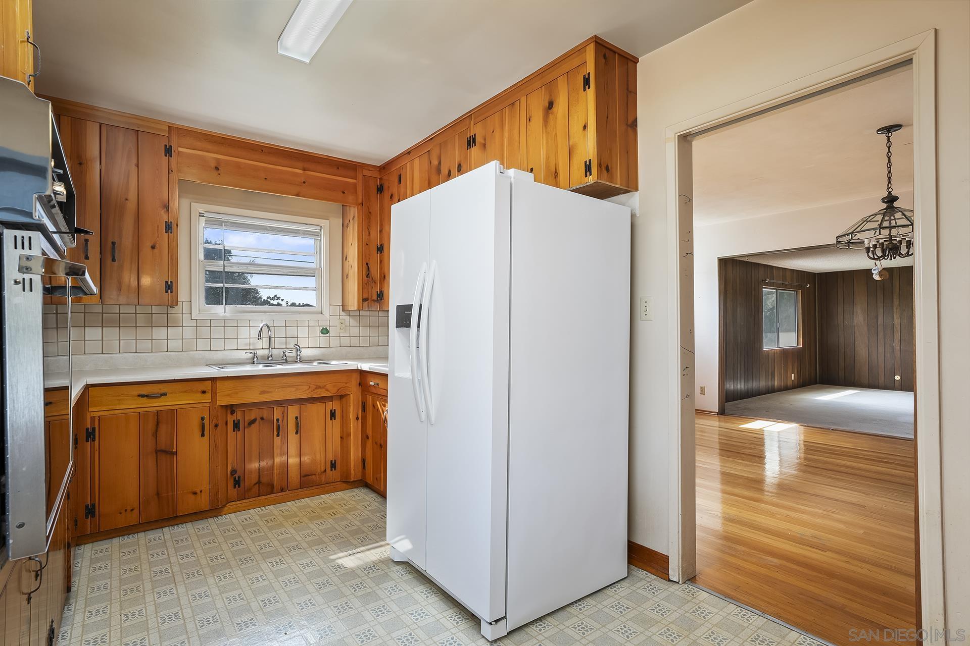 Detail Gallery Image 12 of 29 For 3448  Willow St, Bonita,  CA 91902 - 5 Beds | 3 Baths