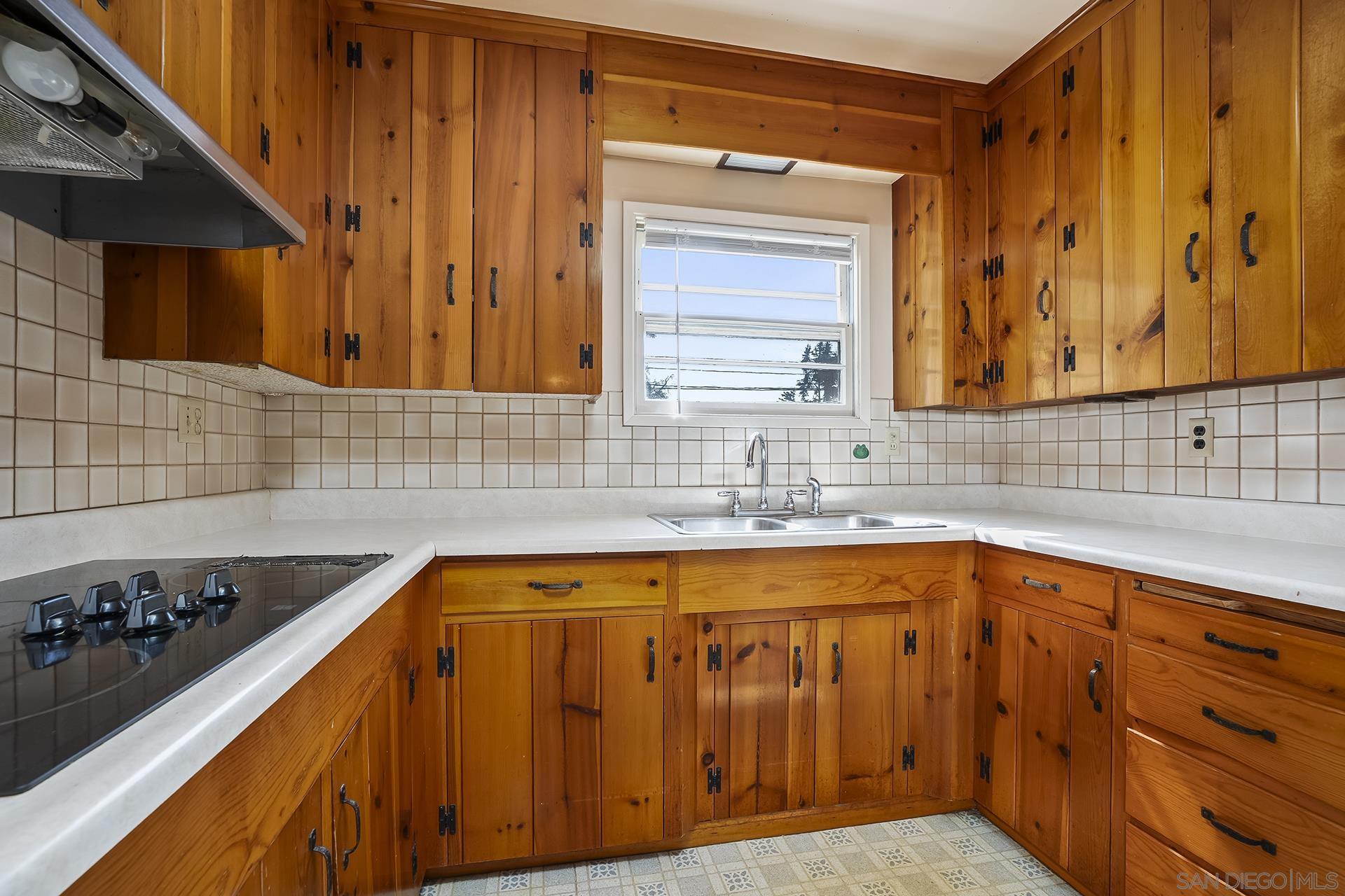 Detail Gallery Image 13 of 29 For 3448  Willow St, Bonita,  CA 91902 - 5 Beds | 3 Baths