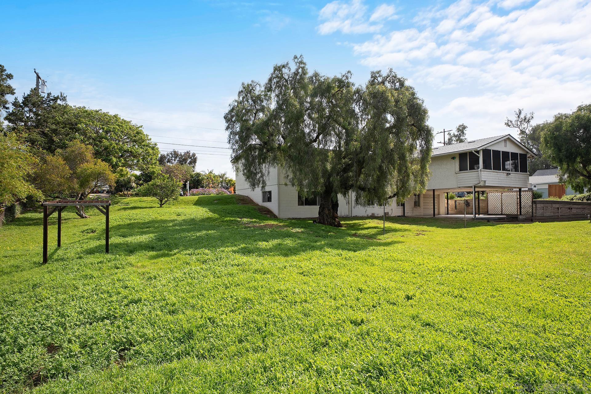 Detail Gallery Image 5 of 29 For 3448  Willow St, Bonita,  CA 91902 - 5 Beds | 3 Baths