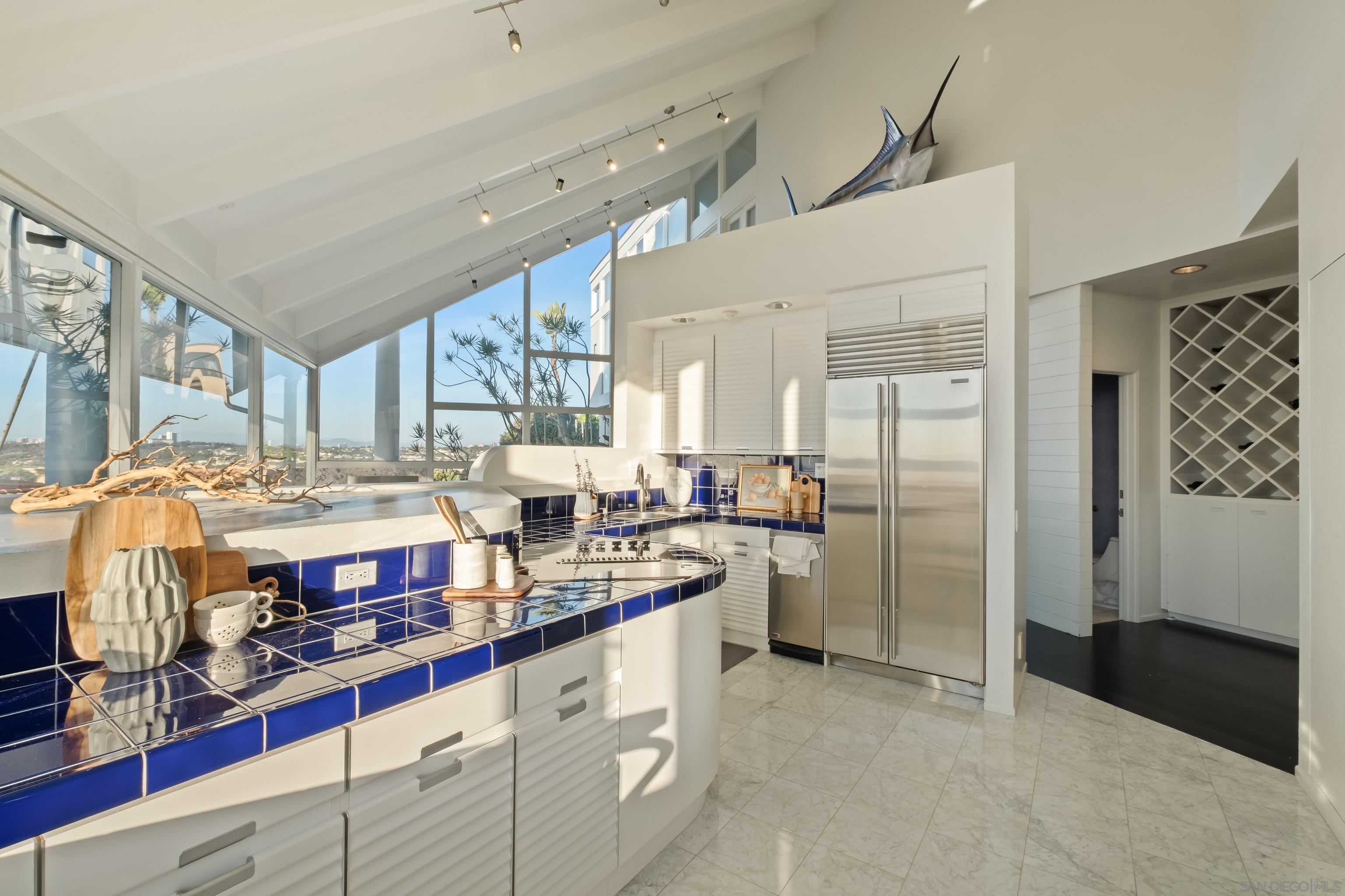 Detail Gallery Image 12 of 71 For 1705  Valdes Dr, La Jolla,  CA 92037 - 4 Beds | 4/1 Baths