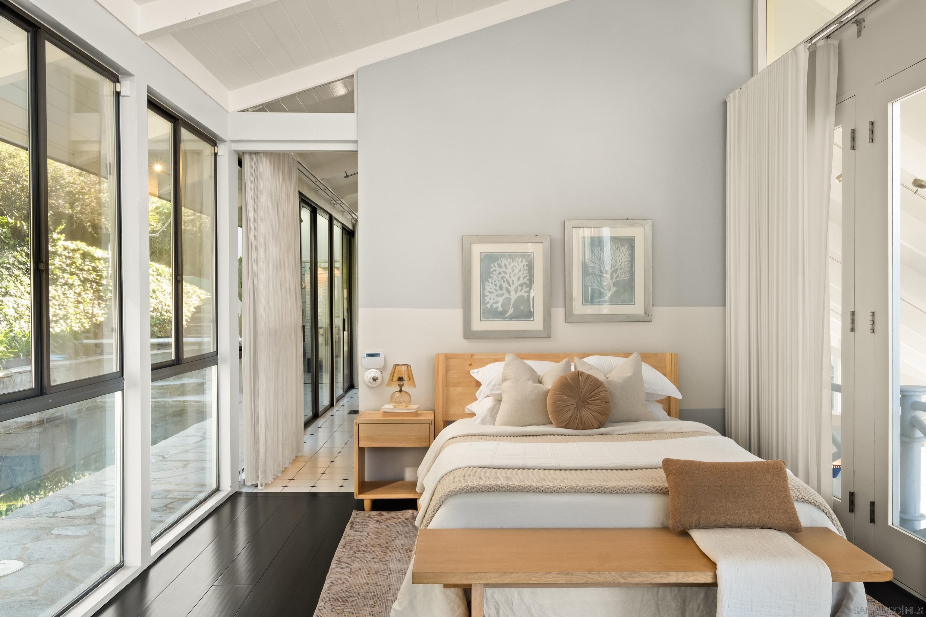 Detail Gallery Image 14 of 71 For 1705  Valdes Dr, La Jolla,  CA 92037 - 4 Beds | 4/1 Baths