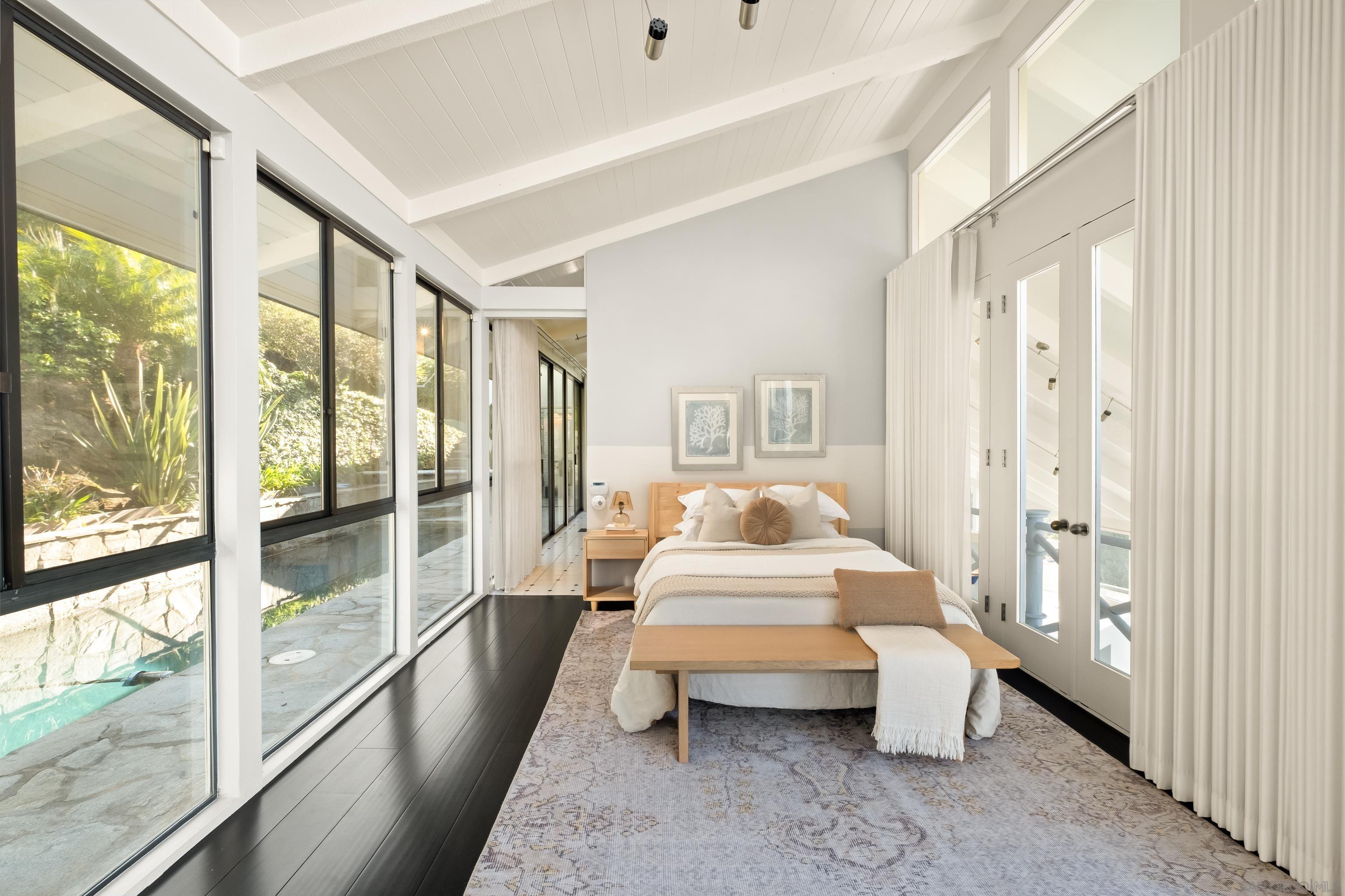 Detail Gallery Image 15 of 71 For 1705  Valdes Dr, La Jolla,  CA 92037 - 4 Beds | 4/1 Baths