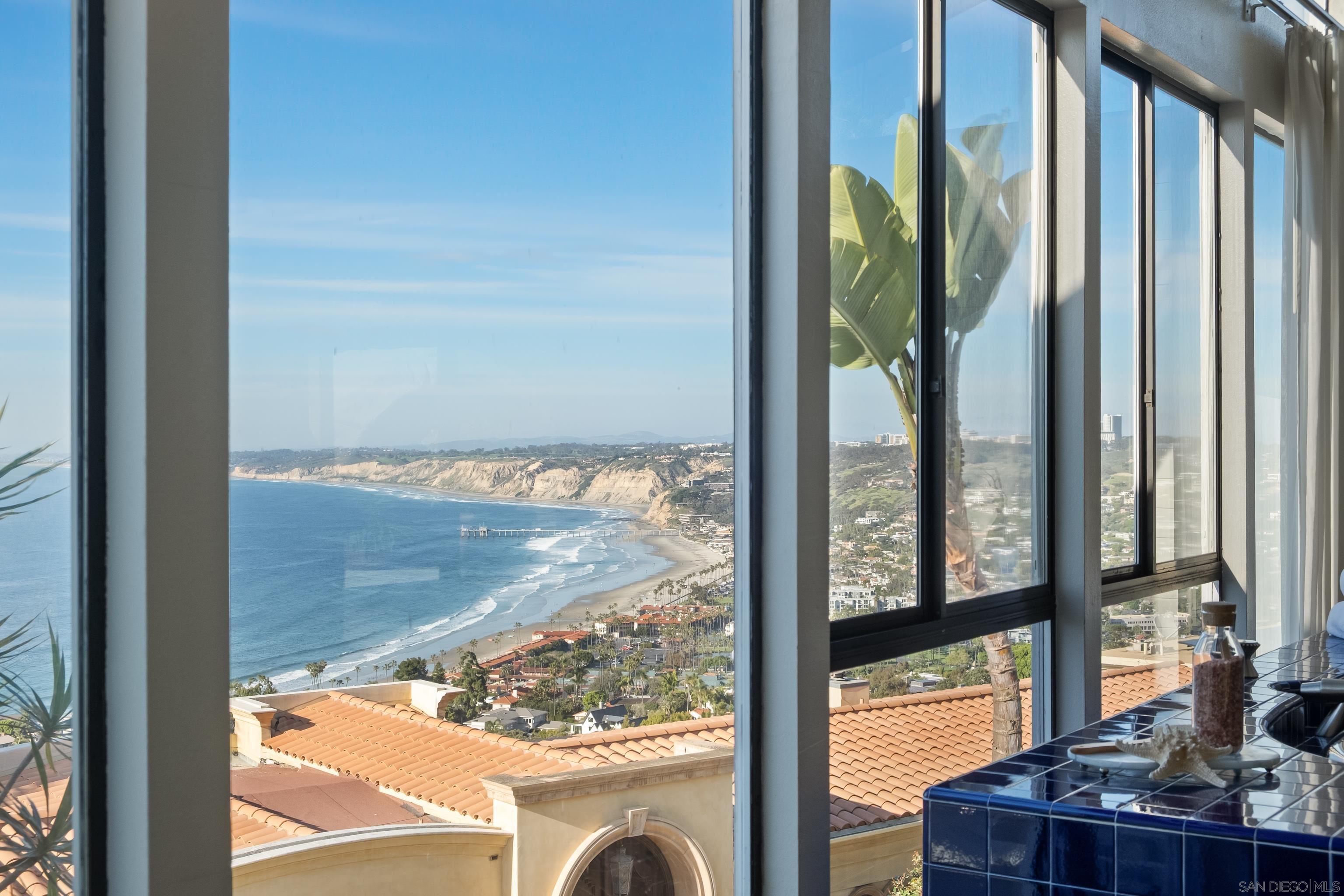 Detail Gallery Image 18 of 71 For 1705  Valdes Dr, La Jolla,  CA 92037 - 4 Beds | 4/1 Baths