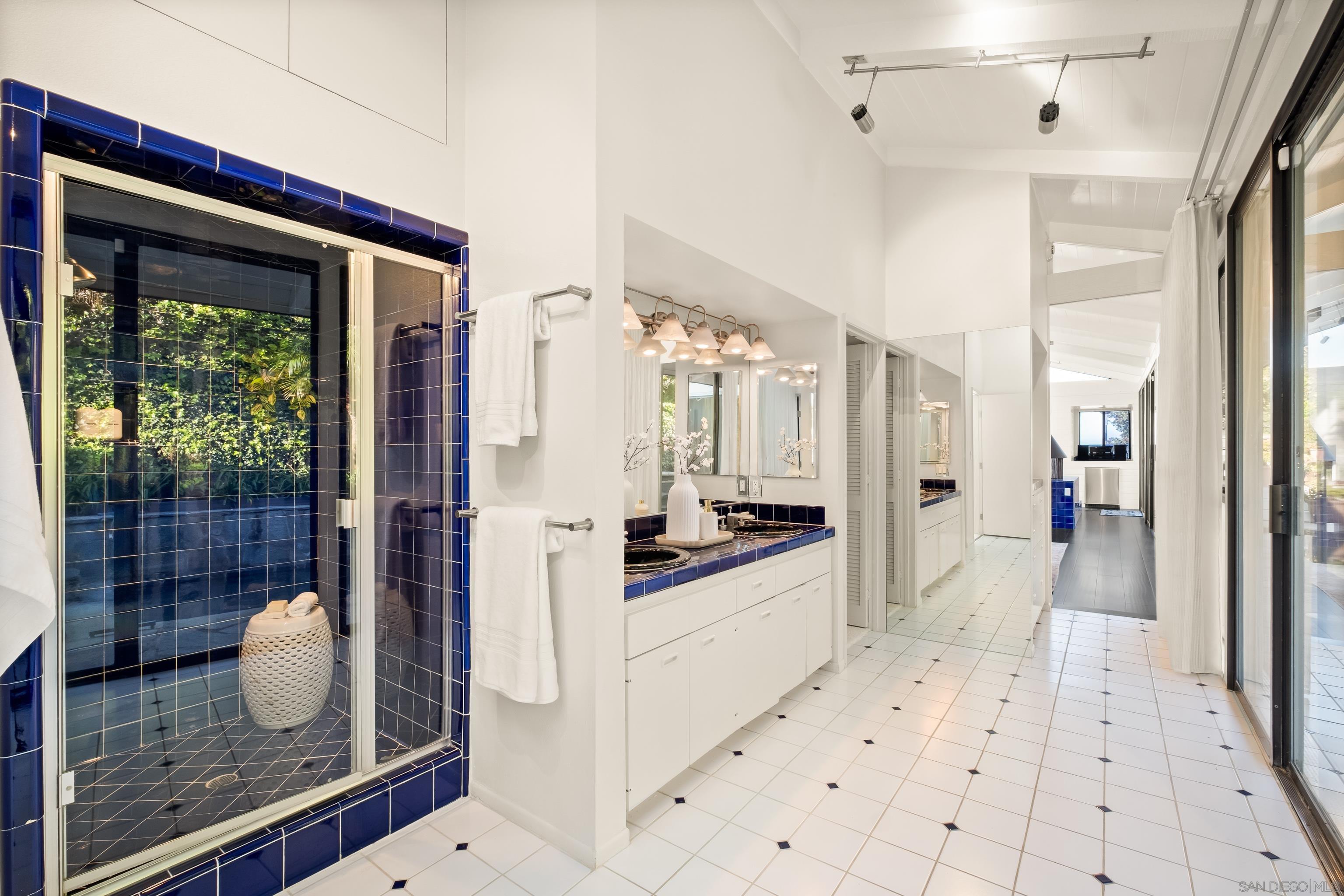 Detail Gallery Image 21 of 71 For 1705  Valdes Dr, La Jolla,  CA 92037 - 4 Beds | 4/1 Baths