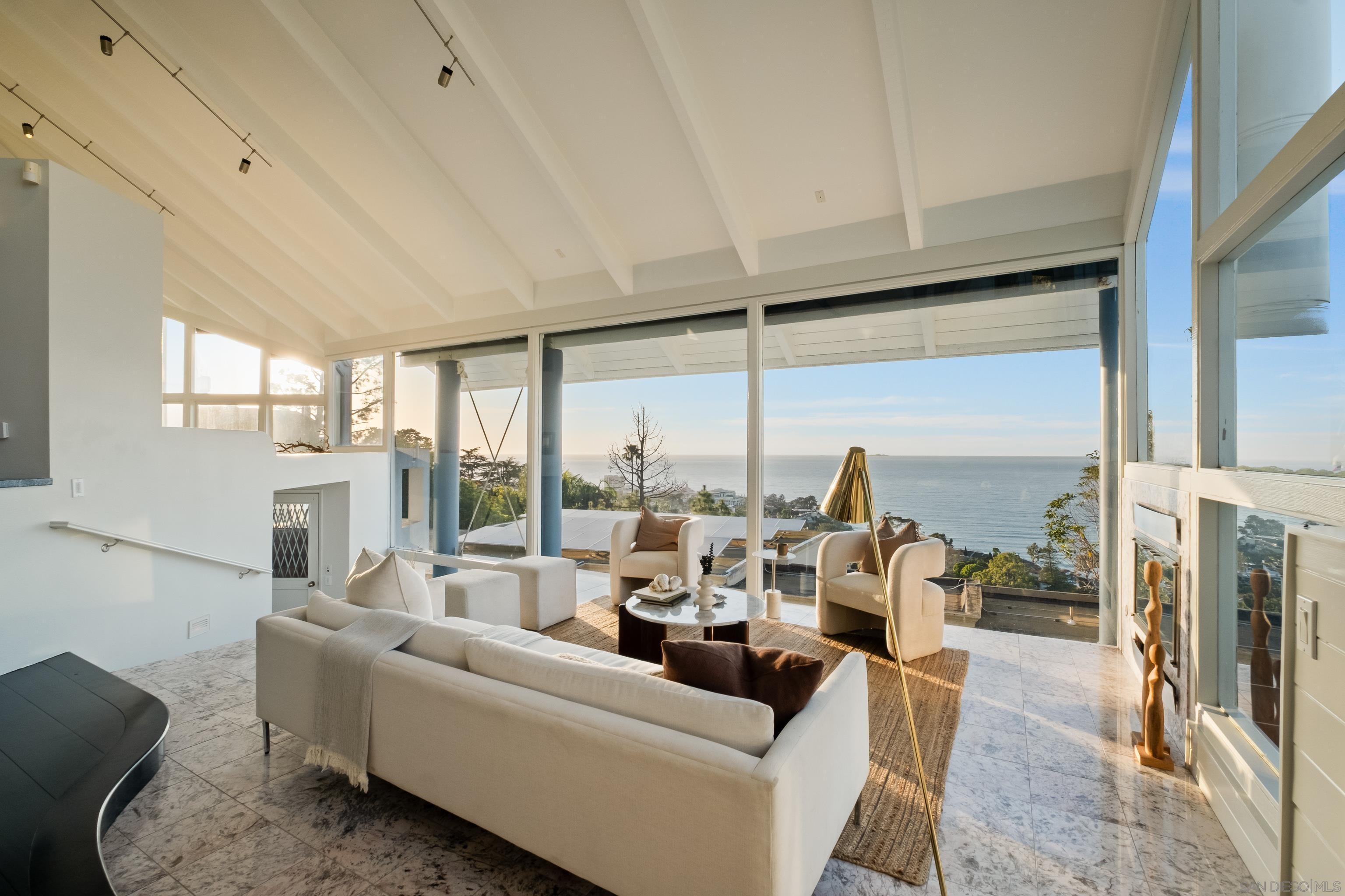 Detail Gallery Image 4 of 71 For 1705  Valdes Dr, La Jolla,  CA 92037 - 4 Beds | 4/1 Baths