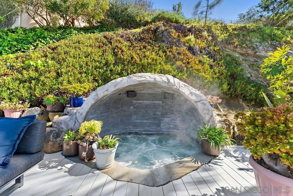 Detail Gallery Image 32 of 71 For 1705  Valdes Dr, La Jolla,  CA 92037 - 4 Beds | 4/1 Baths