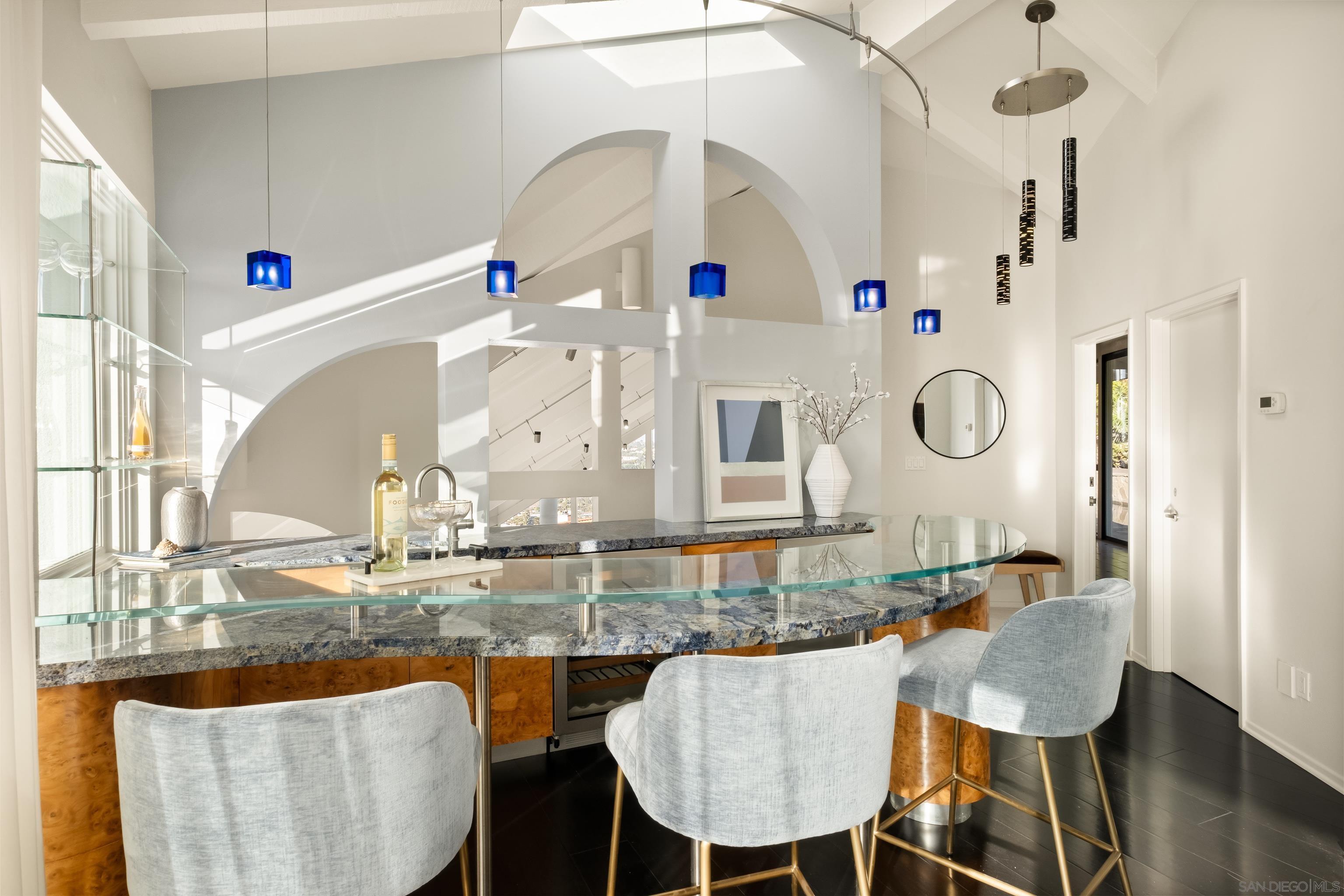 Detail Gallery Image 34 of 71 For 1705  Valdes Dr, La Jolla,  CA 92037 - 4 Beds | 4/1 Baths