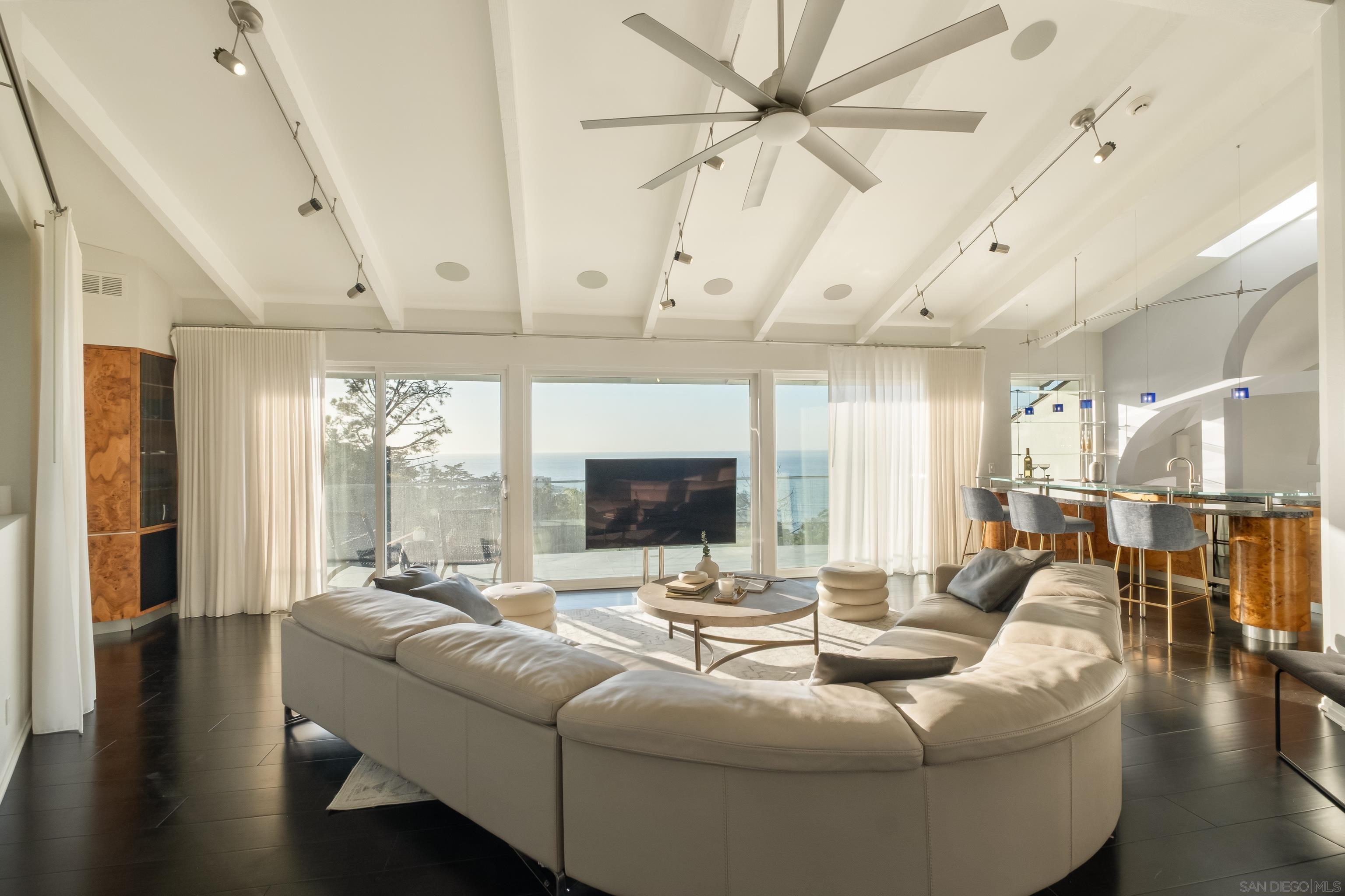 Detail Gallery Image 36 of 71 For 1705  Valdes Dr, La Jolla,  CA 92037 - 4 Beds | 4/1 Baths