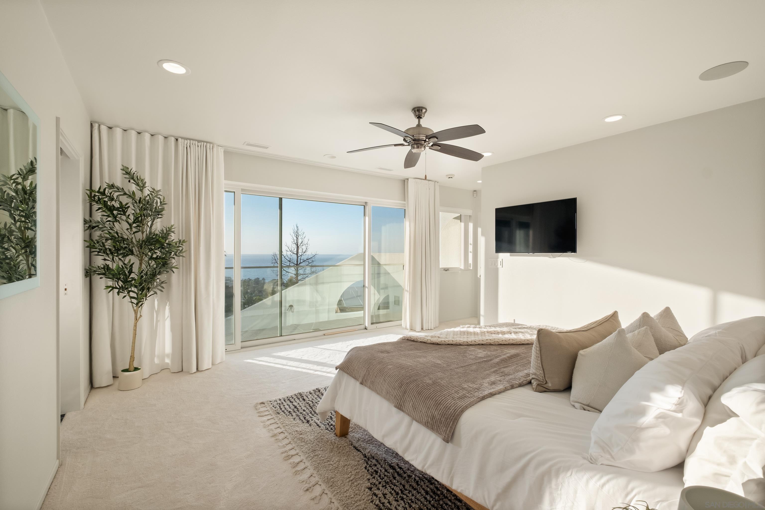 Detail Gallery Image 39 of 71 For 1705  Valdes Dr, La Jolla,  CA 92037 - 4 Beds | 4/1 Baths