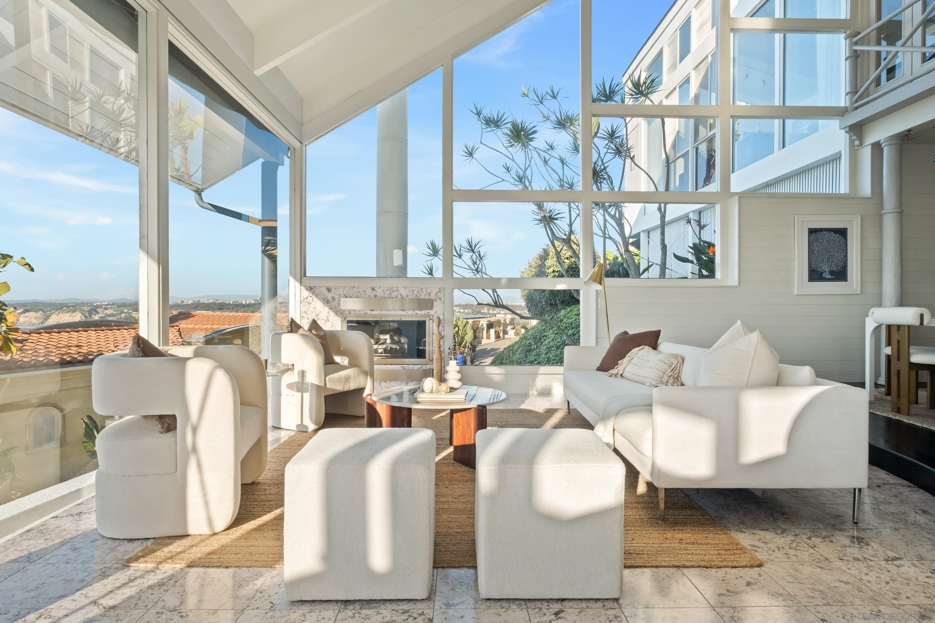 Detail Gallery Image 5 of 71 For 1705  Valdes Dr, La Jolla,  CA 92037 - 4 Beds | 4/1 Baths