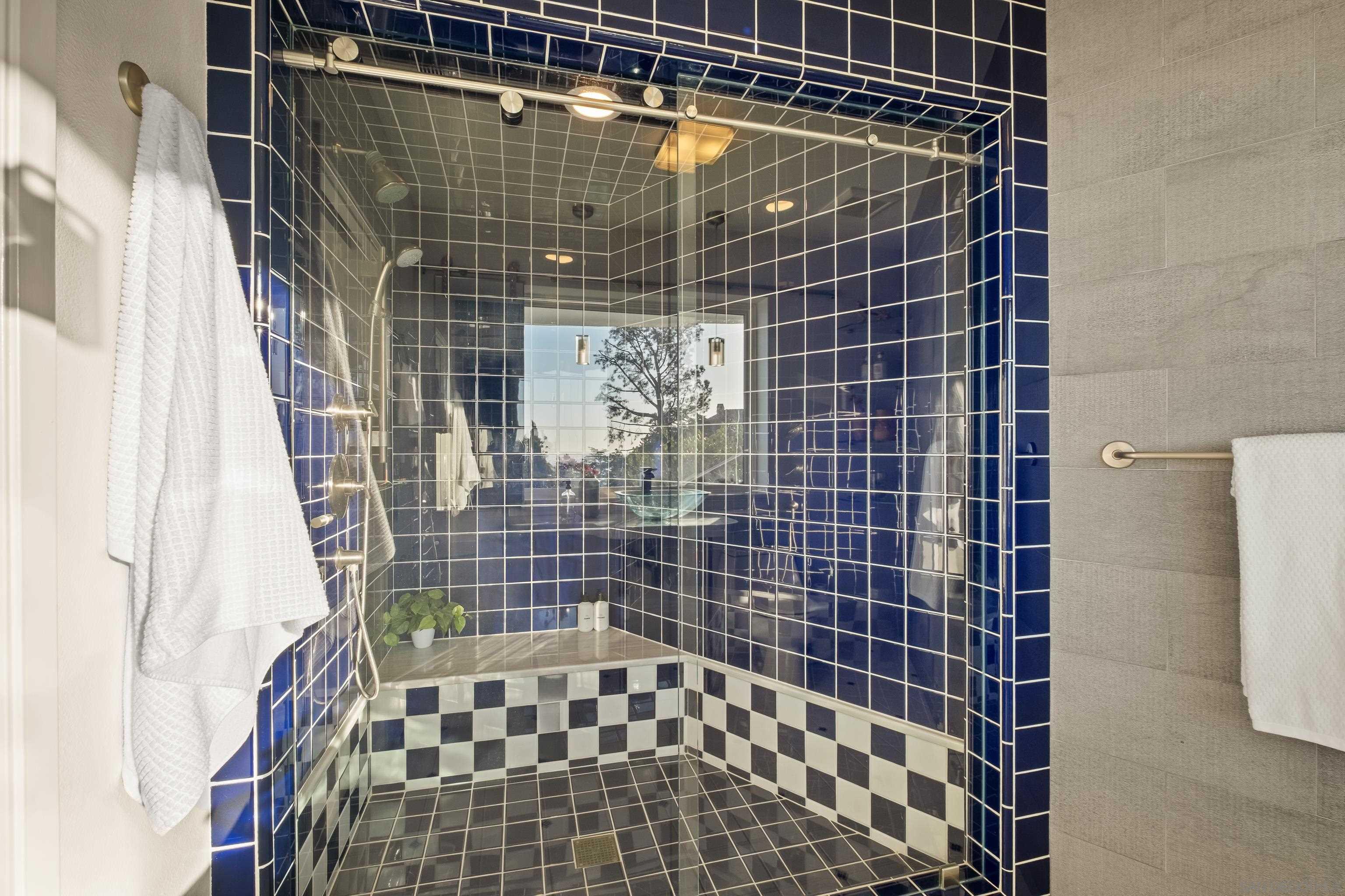 Detail Gallery Image 44 of 71 For 1705  Valdes Dr, La Jolla,  CA 92037 - 4 Beds | 4/1 Baths
