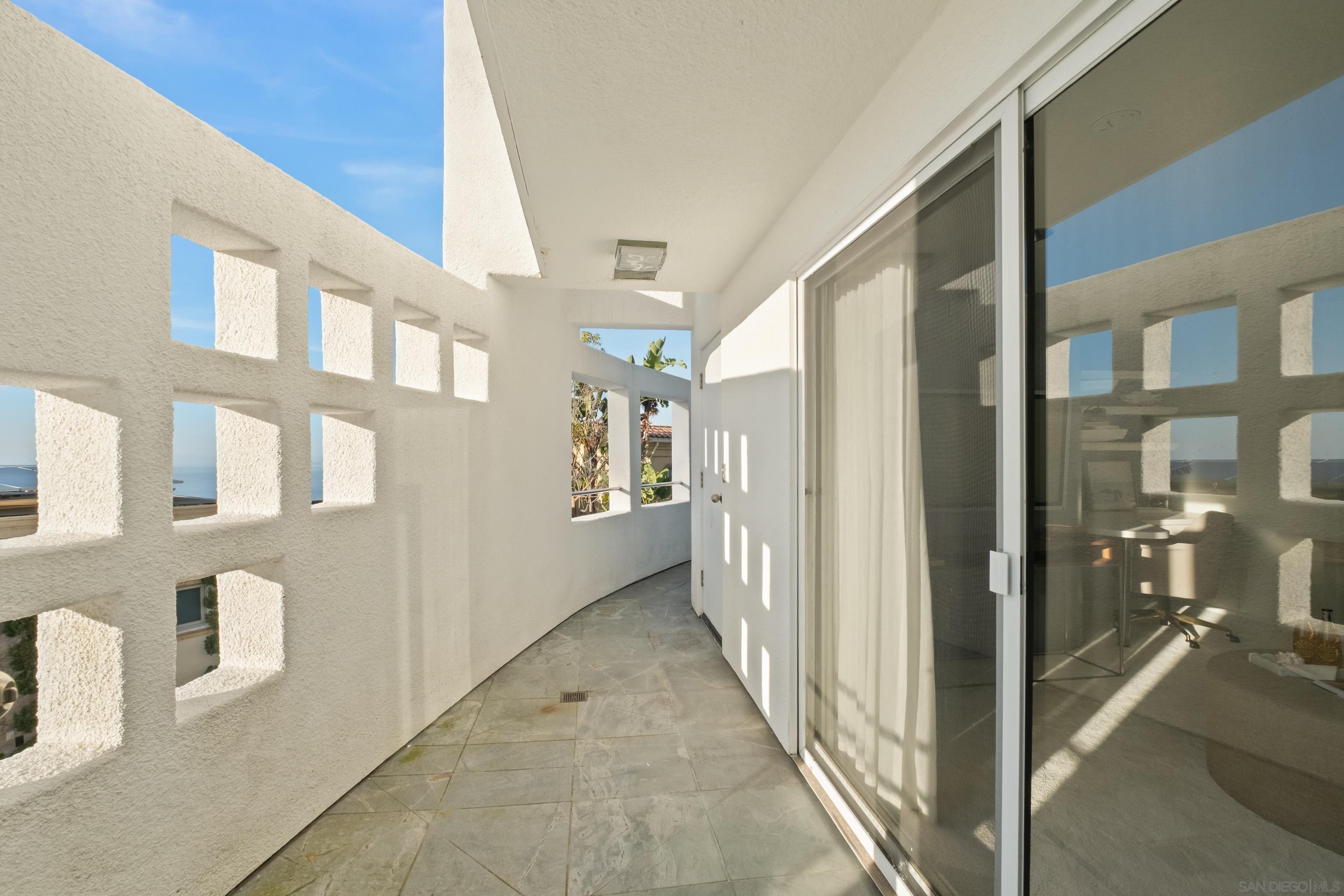 Detail Gallery Image 50 of 71 For 1705  Valdes Dr, La Jolla,  CA 92037 - 4 Beds | 4/1 Baths