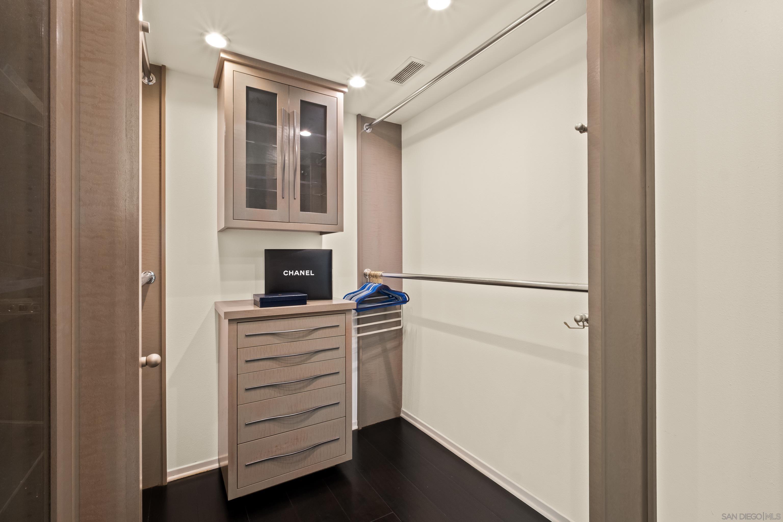 Detail Gallery Image 58 of 71 For 1705  Valdes Dr, La Jolla,  CA 92037 - 4 Beds | 4/1 Baths