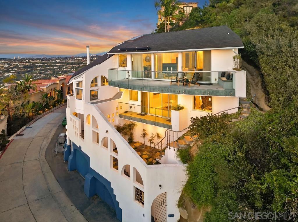 Detail Gallery Image 59 of 71 For 1705  Valdes Dr, La Jolla,  CA 92037 - 4 Beds | 4/1 Baths