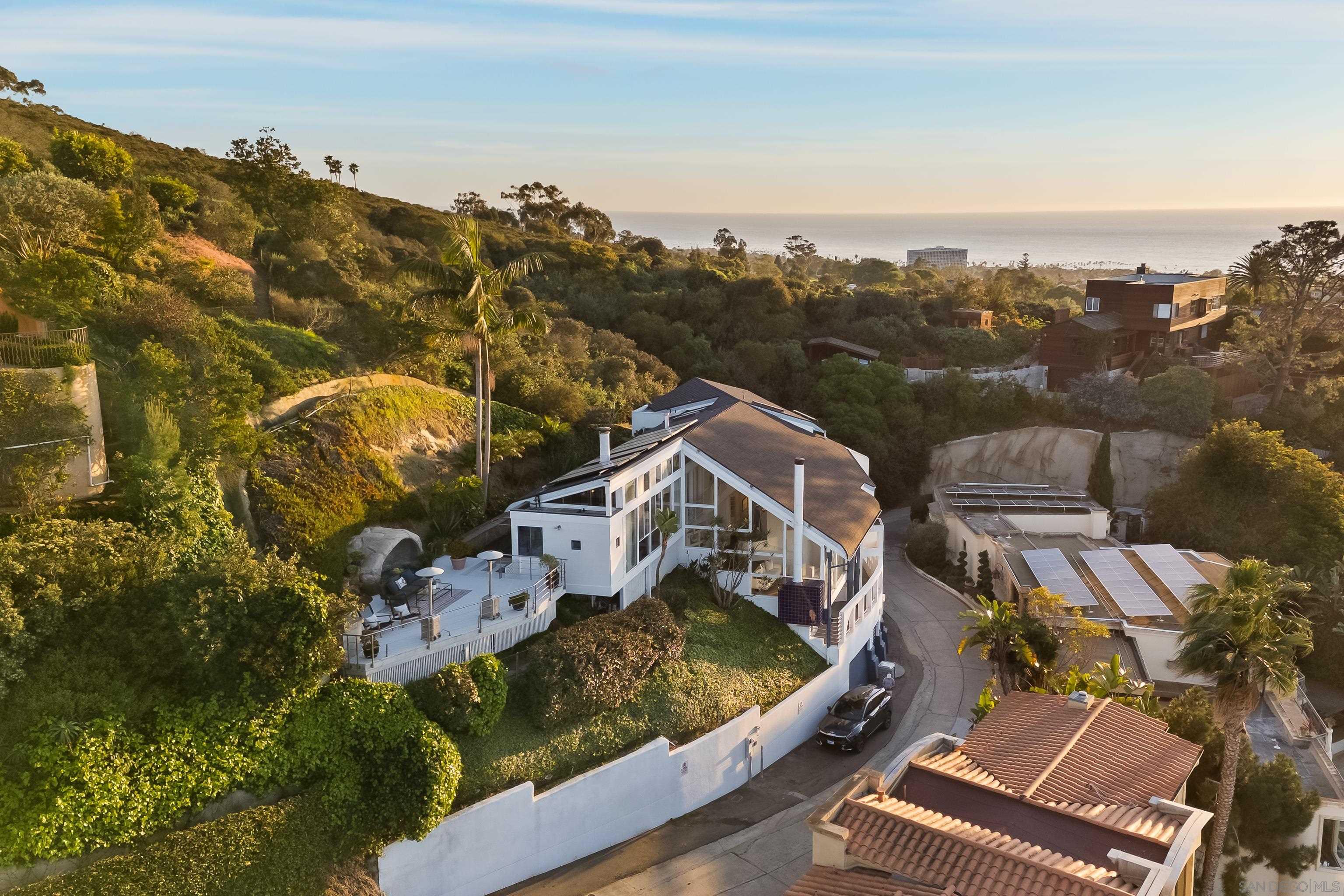 Detail Gallery Image 63 of 71 For 1705  Valdes Dr, La Jolla,  CA 92037 - 4 Beds | 4/1 Baths