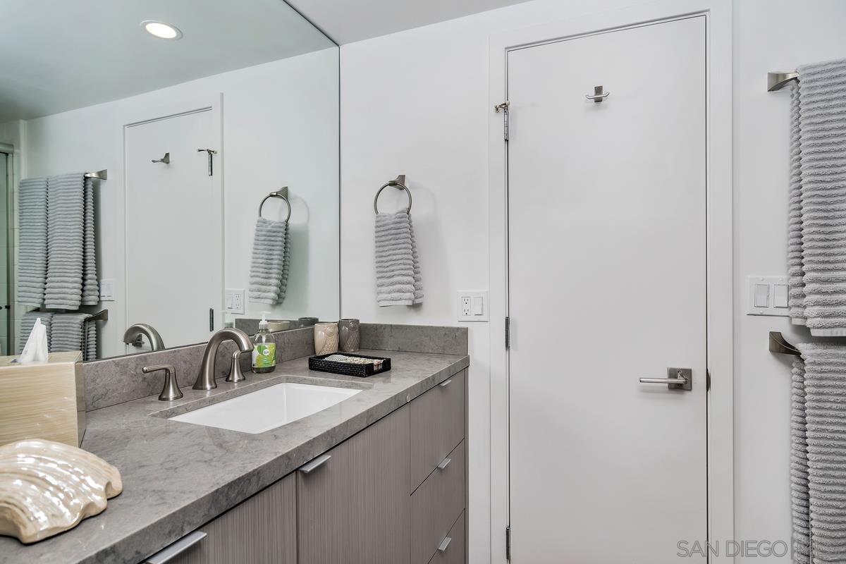 Detail Gallery Image 12 of 27 For 100  Coast  304, La Jolla,  CA 92037 - 2 Beds | 2 Baths