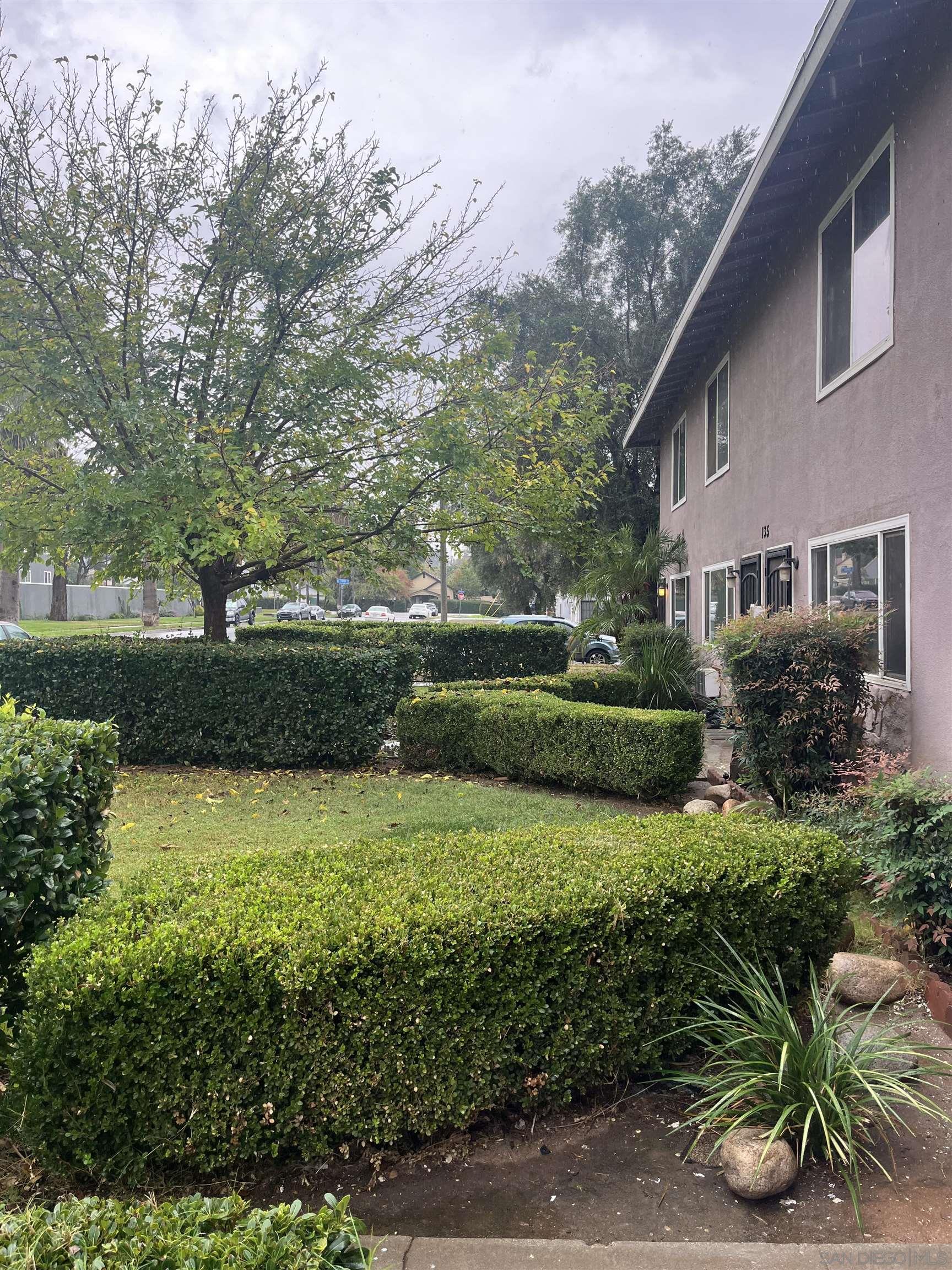 Detail Gallery Image 2 of 16 For 135  Cook St Unit#3  3, Redlands,  CA 92374 - 2 Beds | 1/1 Baths