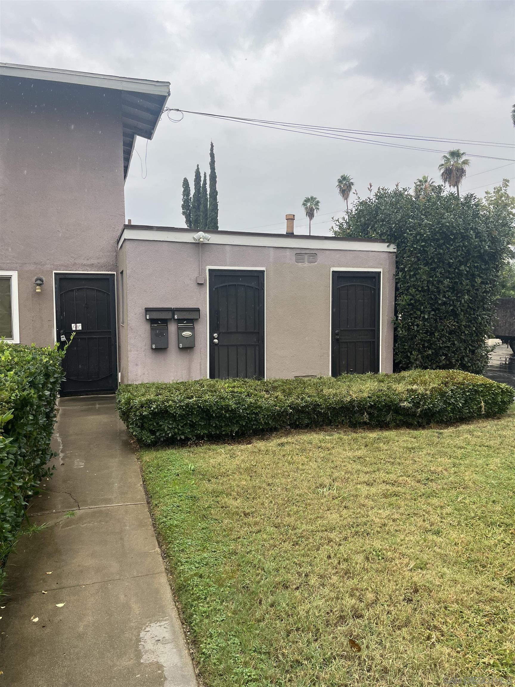 Detail Gallery Image 3 of 16 For 135  Cook St Unit#3  3, Redlands,  CA 92374 - 2 Beds | 1/1 Baths