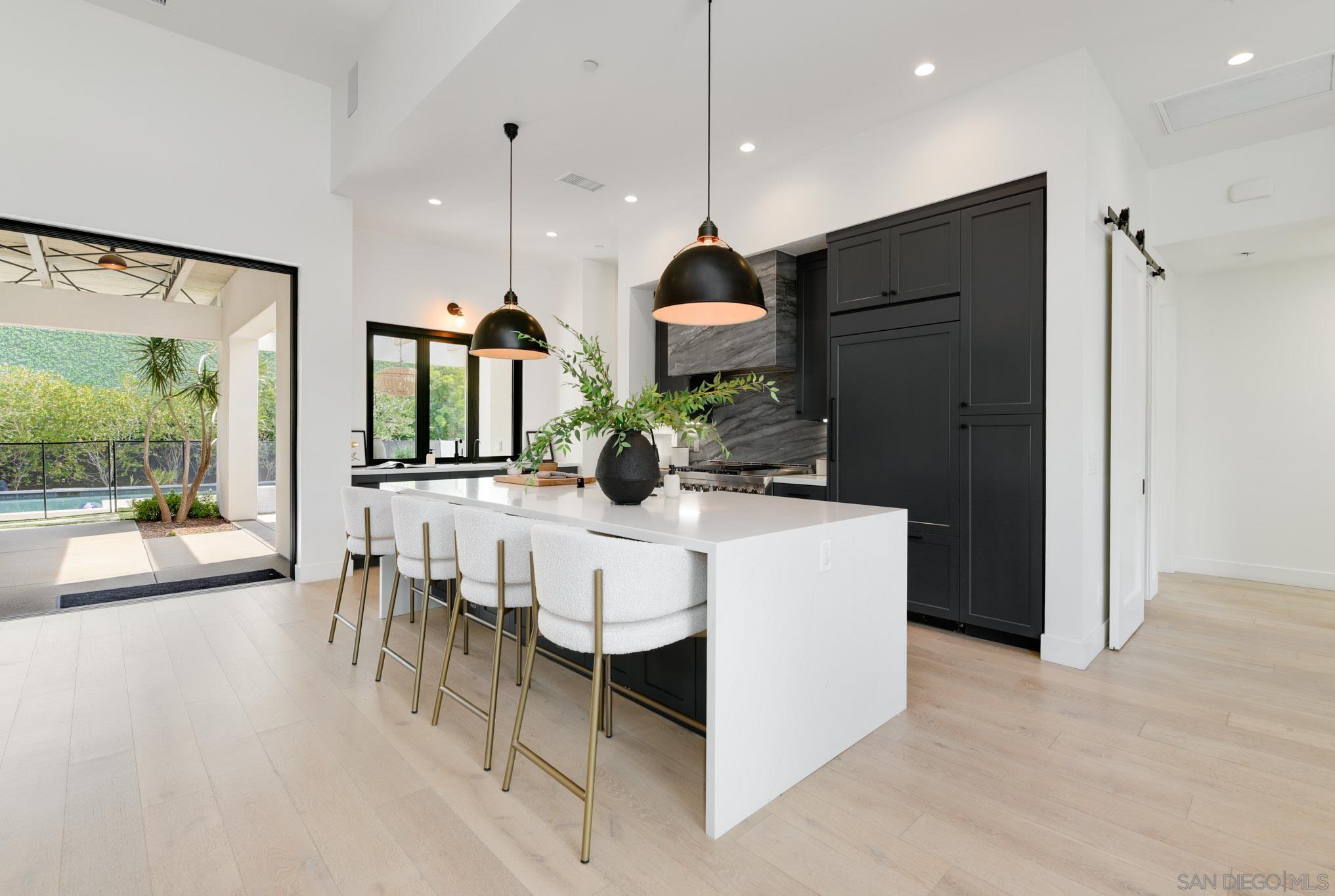 Detail Gallery Image 11 of 43 For 121  Avenida Esperanza, Encinitas,  CA 92024 - 5 Beds | 4/2 Baths