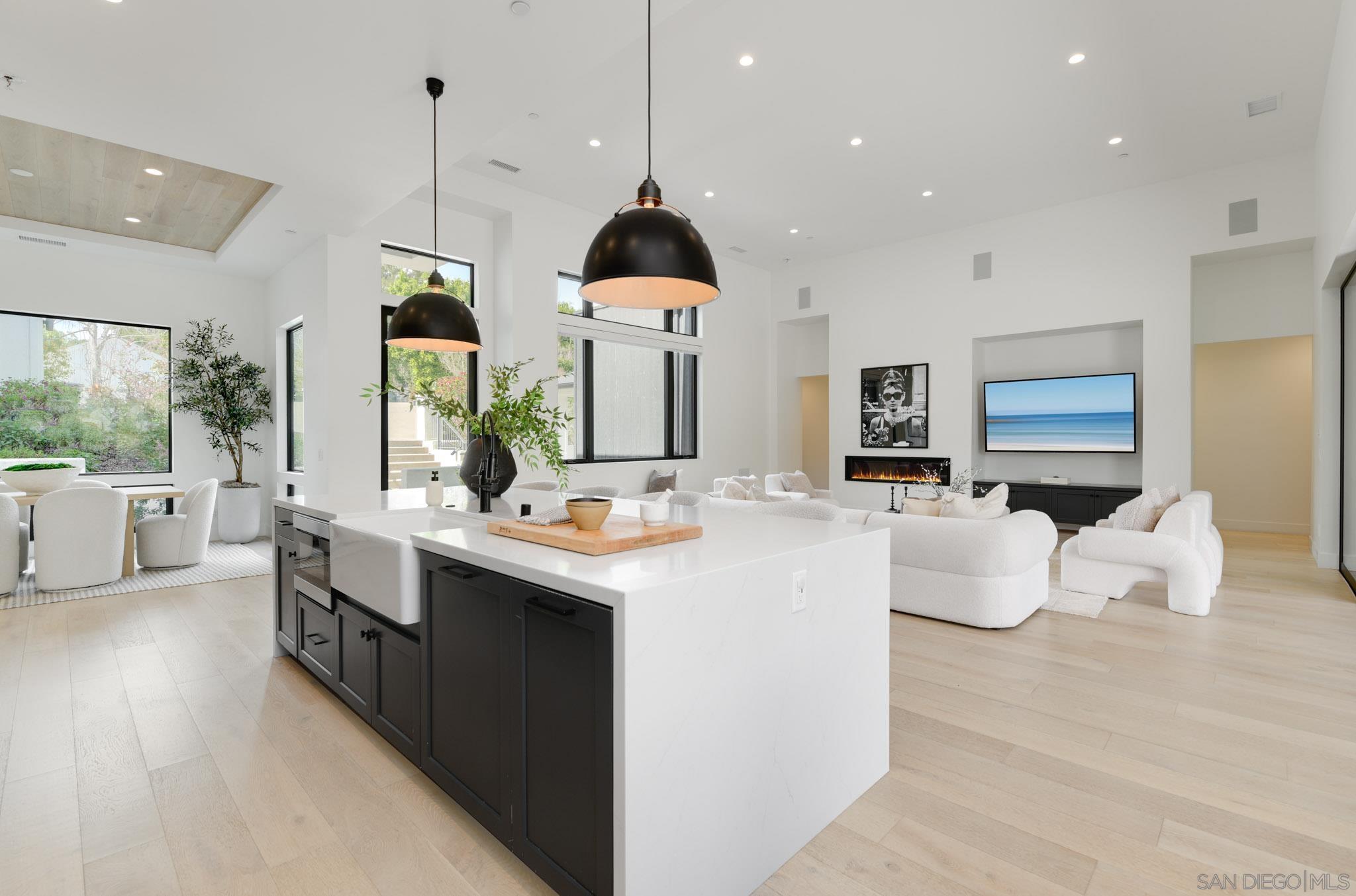 Detail Gallery Image 12 of 43 For 121  Avenida Esperanza, Encinitas,  CA 92024 - 5 Beds | 4/2 Baths