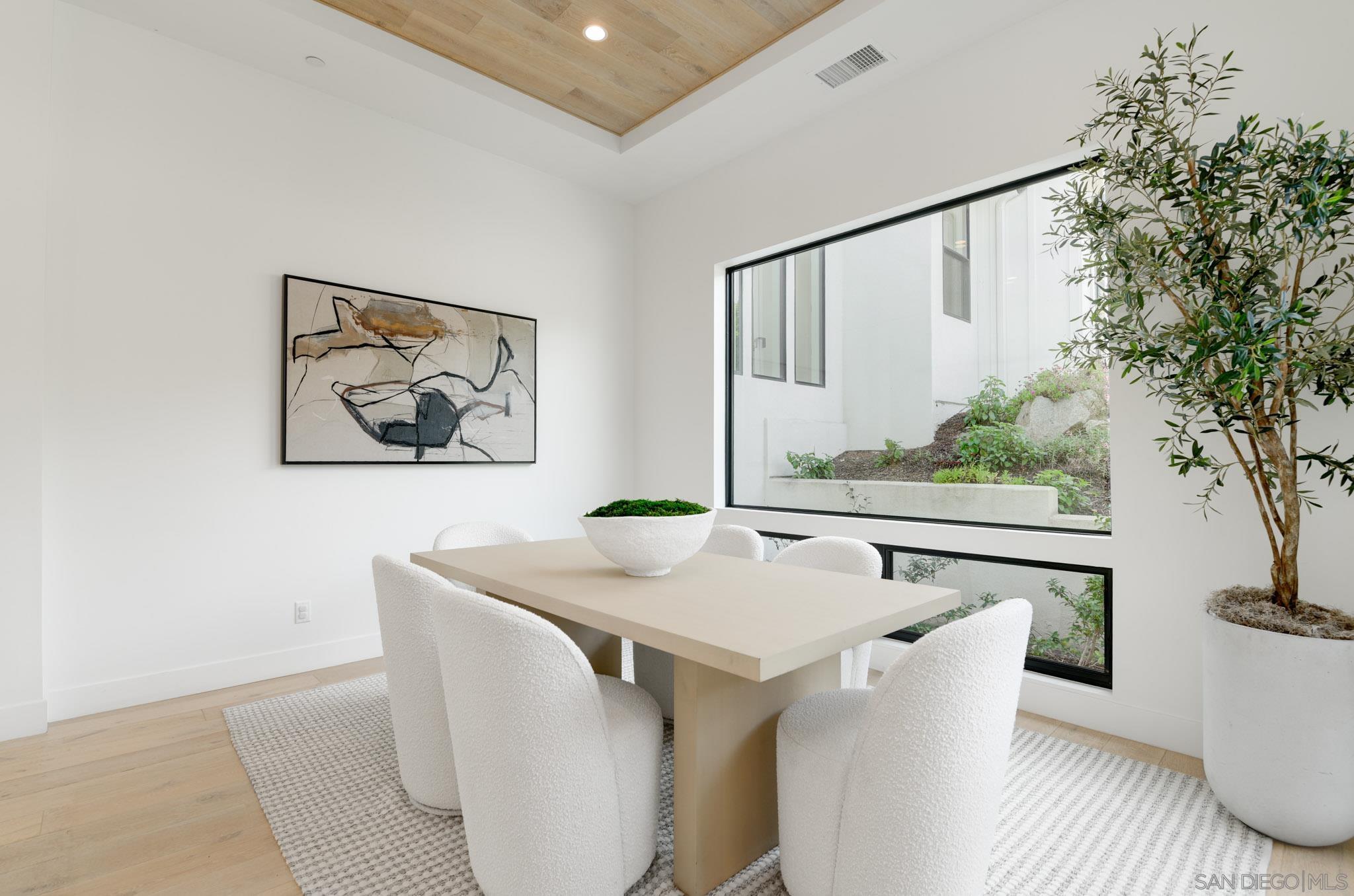Detail Gallery Image 13 of 43 For 121  Avenida Esperanza, Encinitas,  CA 92024 - 5 Beds | 4/2 Baths