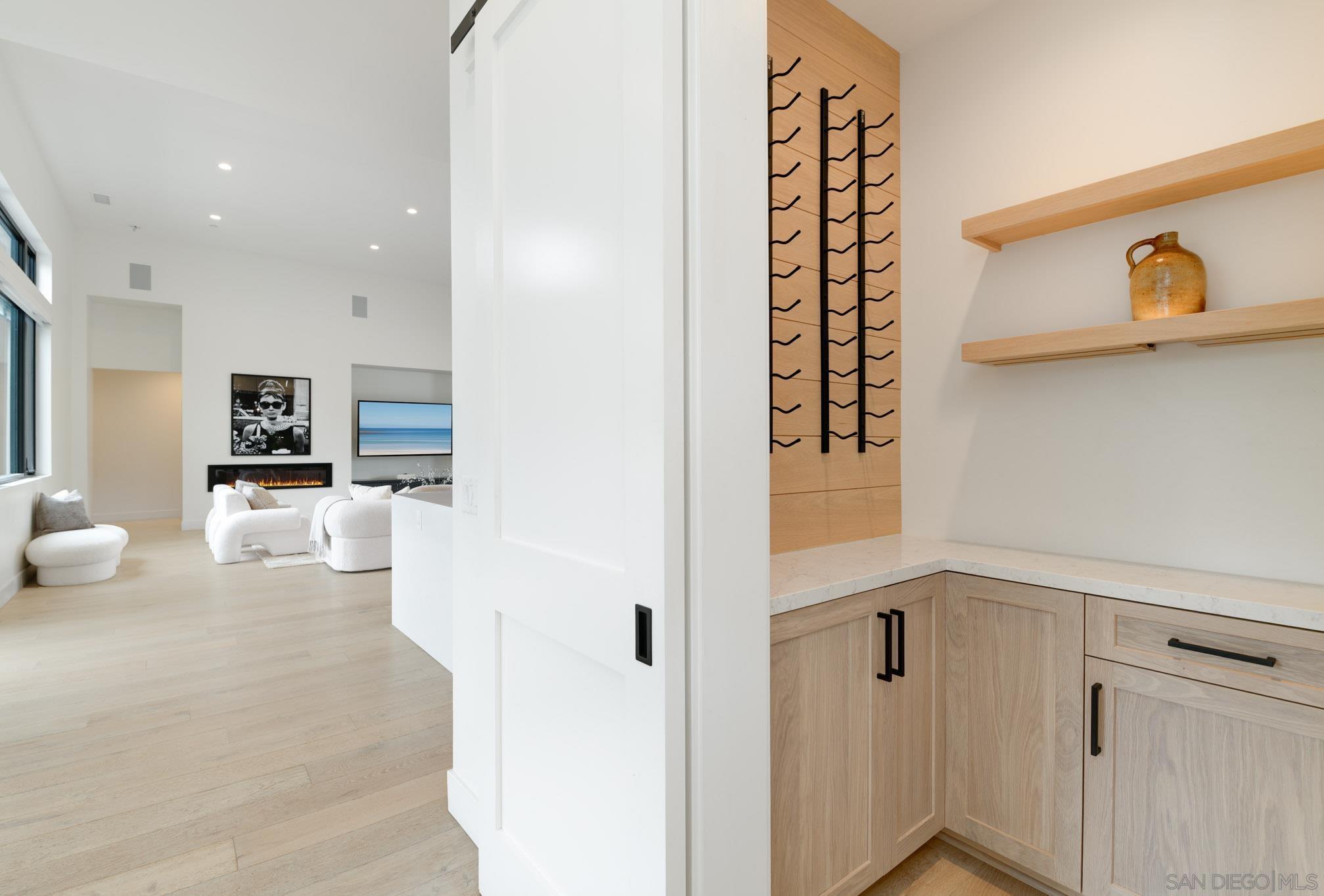 Detail Gallery Image 15 of 43 For 121  Avenida Esperanza, Encinitas,  CA 92024 - 5 Beds | 4/2 Baths