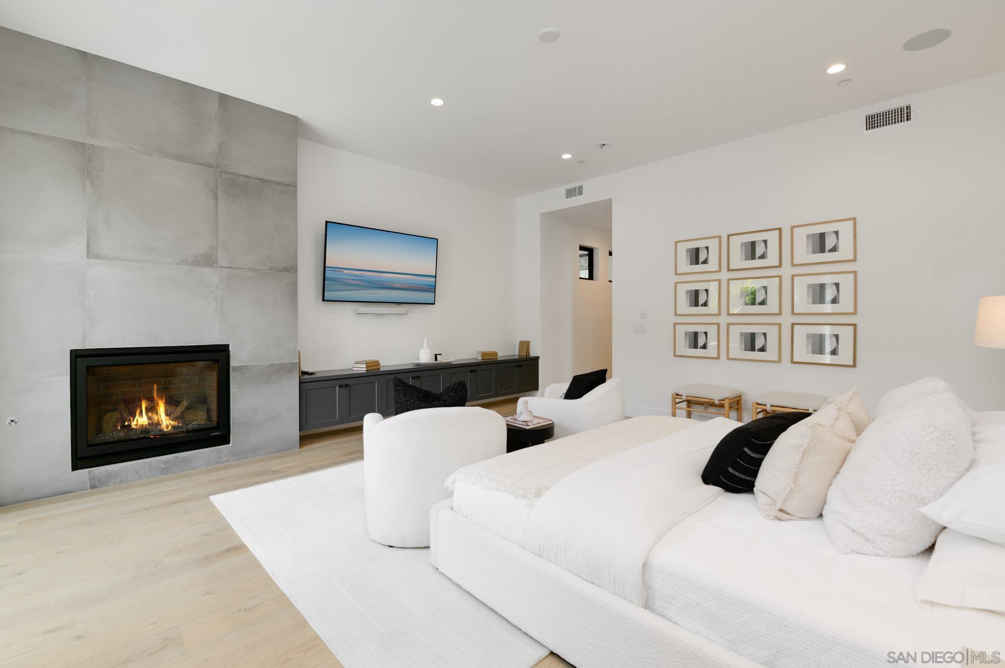 Detail Gallery Image 17 of 43 For 121  Avenida Esperanza, Encinitas,  CA 92024 - 5 Beds | 4/2 Baths