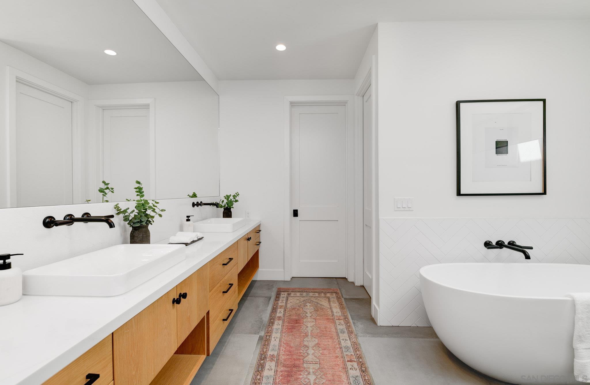 Detail Gallery Image 20 of 43 For 121  Avenida Esperanza, Encinitas,  CA 92024 - 5 Beds | 4/2 Baths