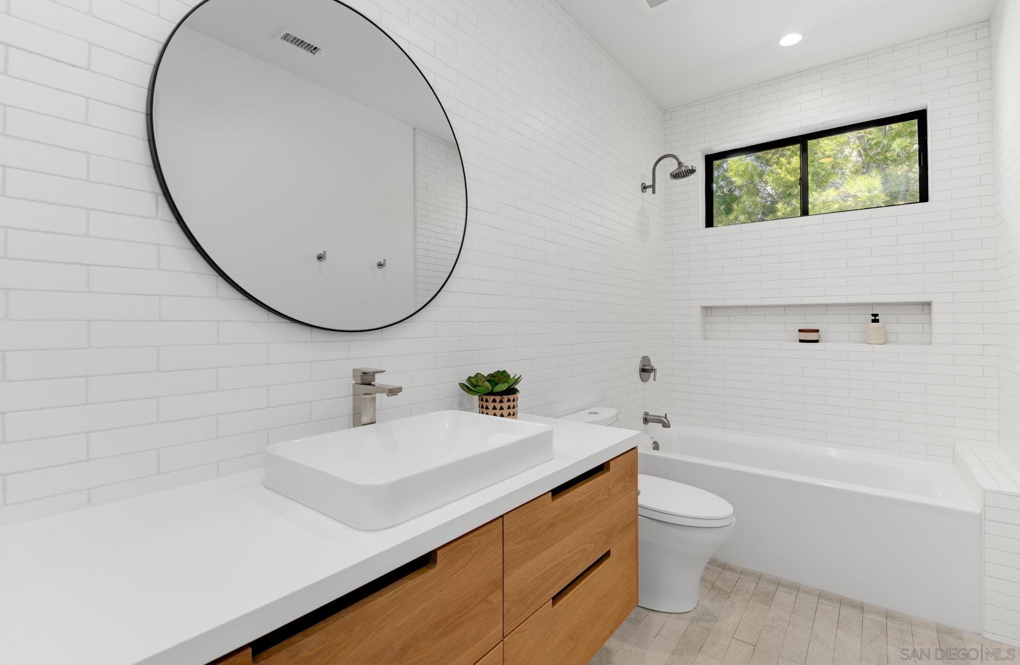 Detail Gallery Image 28 of 43 For 121  Avenida Esperanza, Encinitas,  CA 92024 - 5 Beds | 4/2 Baths