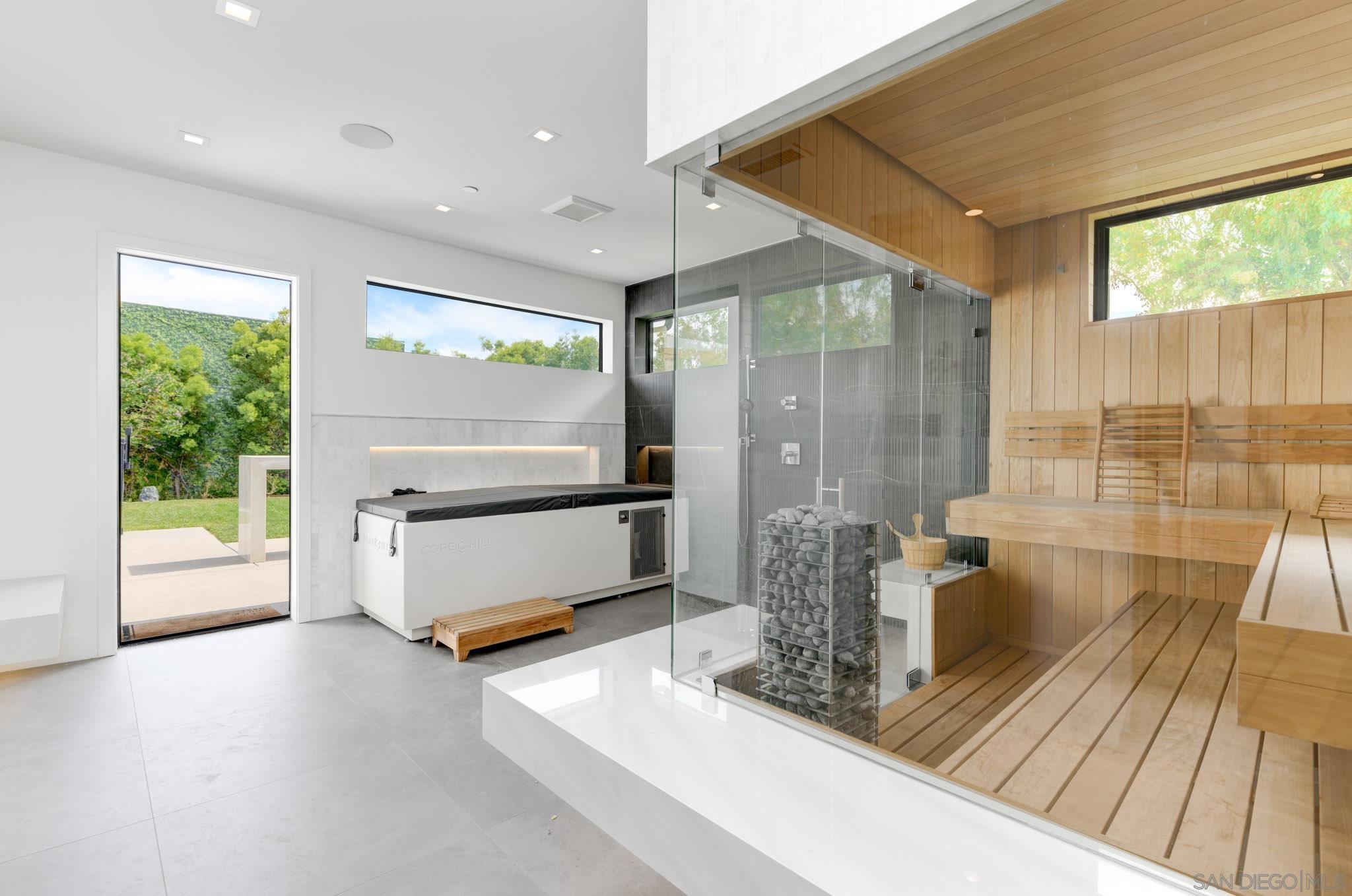 Detail Gallery Image 30 of 43 For 121  Avenida Esperanza, Encinitas,  CA 92024 - 5 Beds | 4/2 Baths