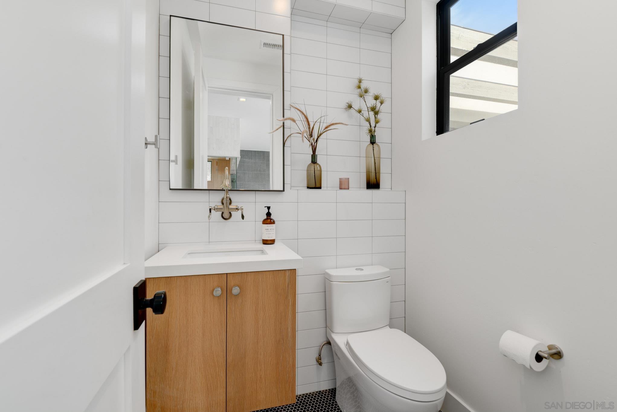 Detail Gallery Image 32 of 43 For 121  Avenida Esperanza, Encinitas,  CA 92024 - 5 Beds | 4/2 Baths