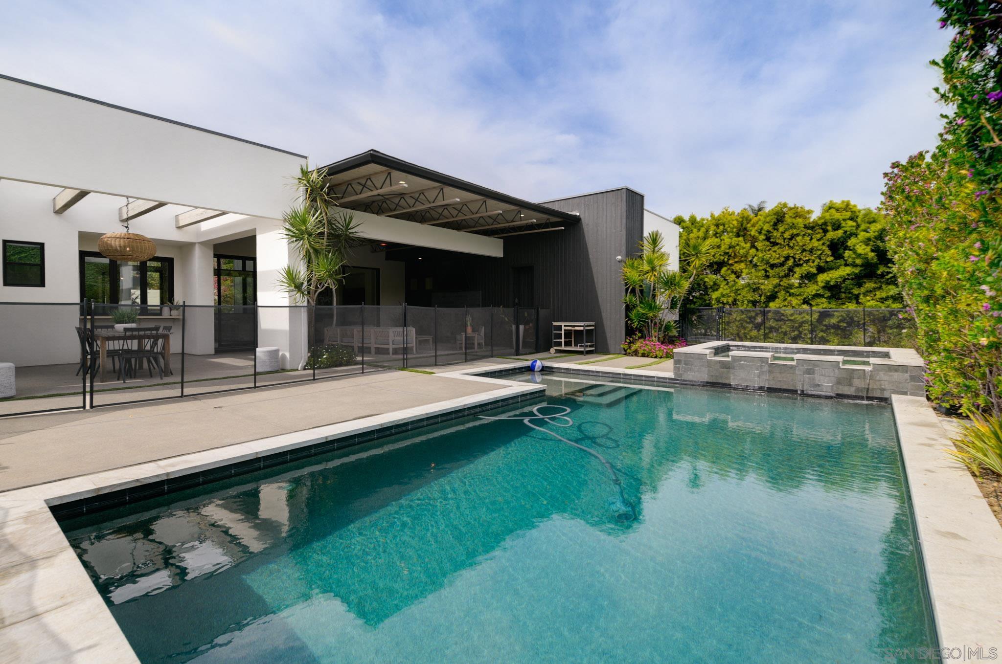 Detail Gallery Image 37 of 43 For 121  Avenida Esperanza, Encinitas,  CA 92024 - 5 Beds | 4/2 Baths