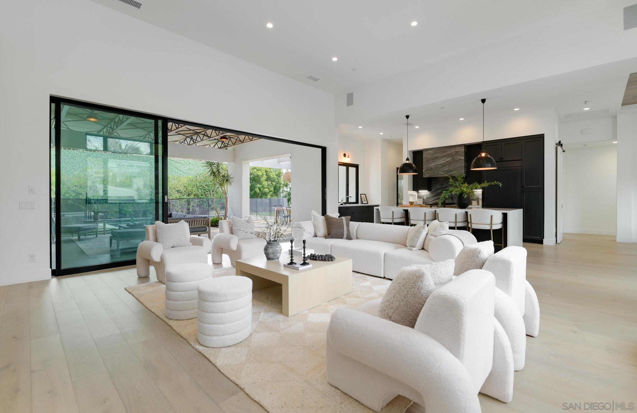 Detail Gallery Image 6 of 43 For 121  Avenida Esperanza, Encinitas,  CA 92024 - 5 Beds | 4/2 Baths