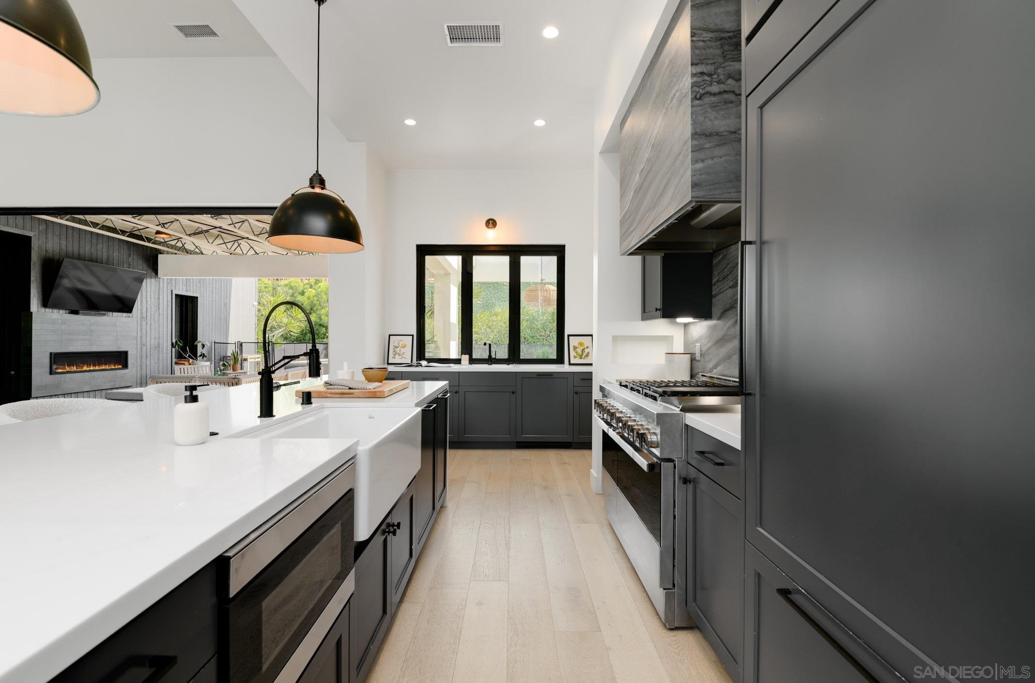 Detail Gallery Image 10 of 43 For 121  Avenida Esperanza, Encinitas,  CA 92024 - 5 Beds | 4/2 Baths