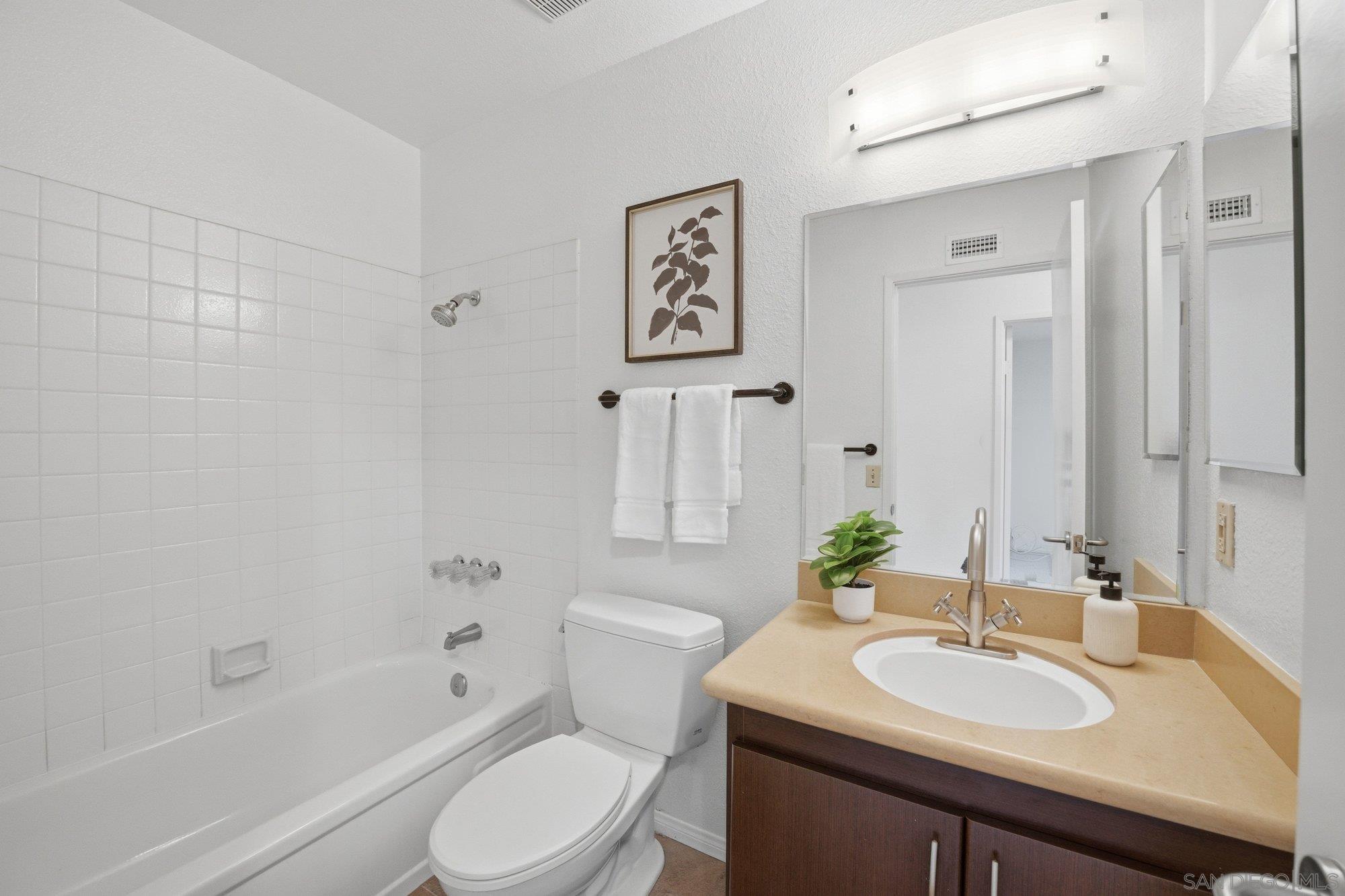 Detail Gallery Image 19 of 28 For 3311  Caminito Eastbluff  #183,  La Jolla,  CA 92037 - 3 Beds | 2/1 Baths