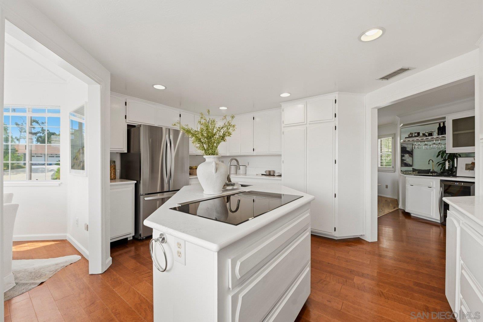 Detail Gallery Image 14 of 56 For 3132  Don Rolando, Escondido,  CA 92025 - 4 Beds | 3/1 Baths