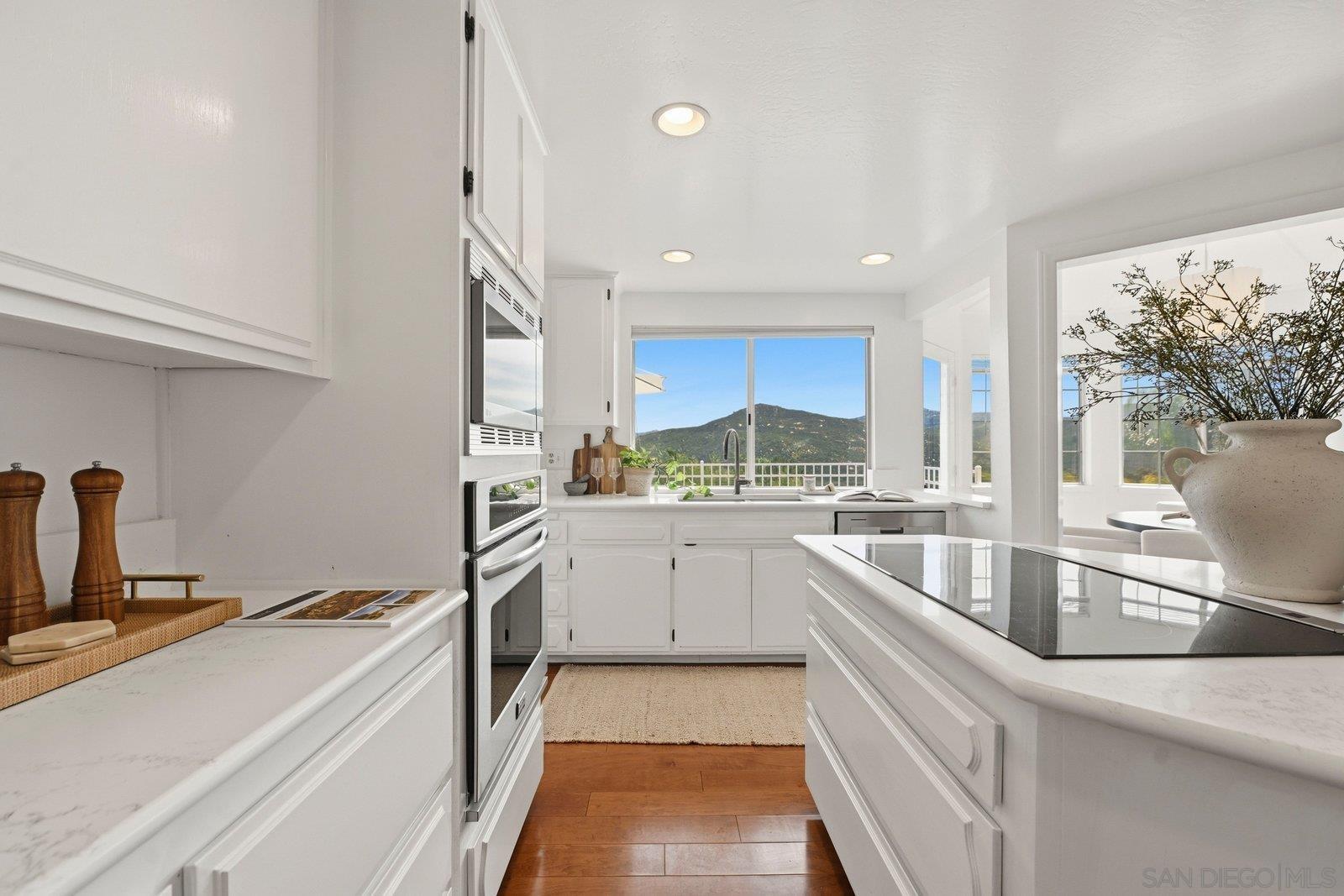 Detail Gallery Image 15 of 56 For 3132  Don Rolando, Escondido,  CA 92025 - 4 Beds | 3/1 Baths