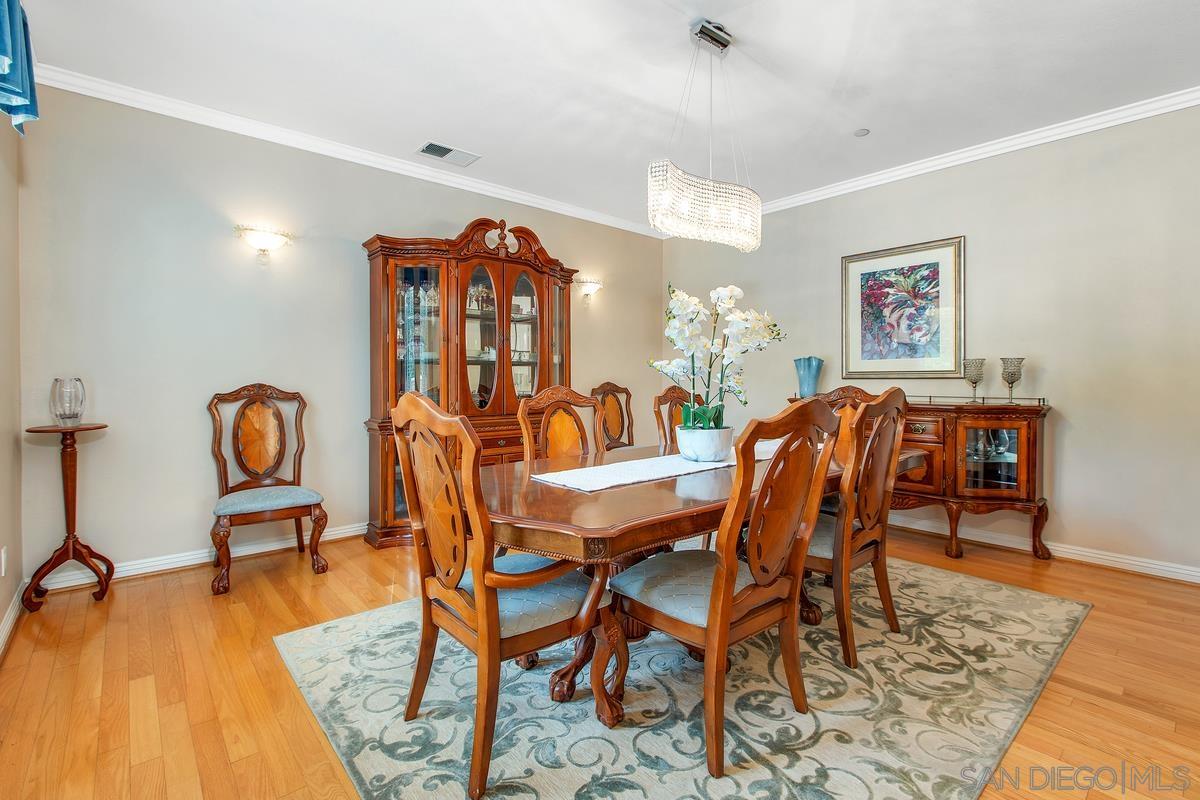 Detail Gallery Image 3 of 22 For 15374  Falcon Crest Ct, San Diego,  CA 92127 - 5 Beds | 4/1 Baths