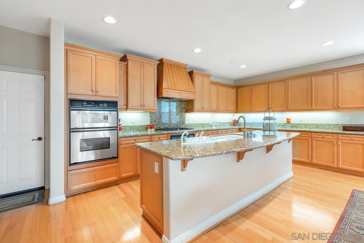 Detail Gallery Image 4 of 22 For 15374  Falcon Crest Ct, San Diego,  CA 92127 - 5 Beds | 4/1 Baths