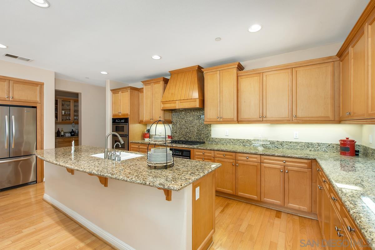 Detail Gallery Image 5 of 22 For 15374  Falcon Crest Ct, San Diego,  CA 92127 - 5 Beds | 4/1 Baths