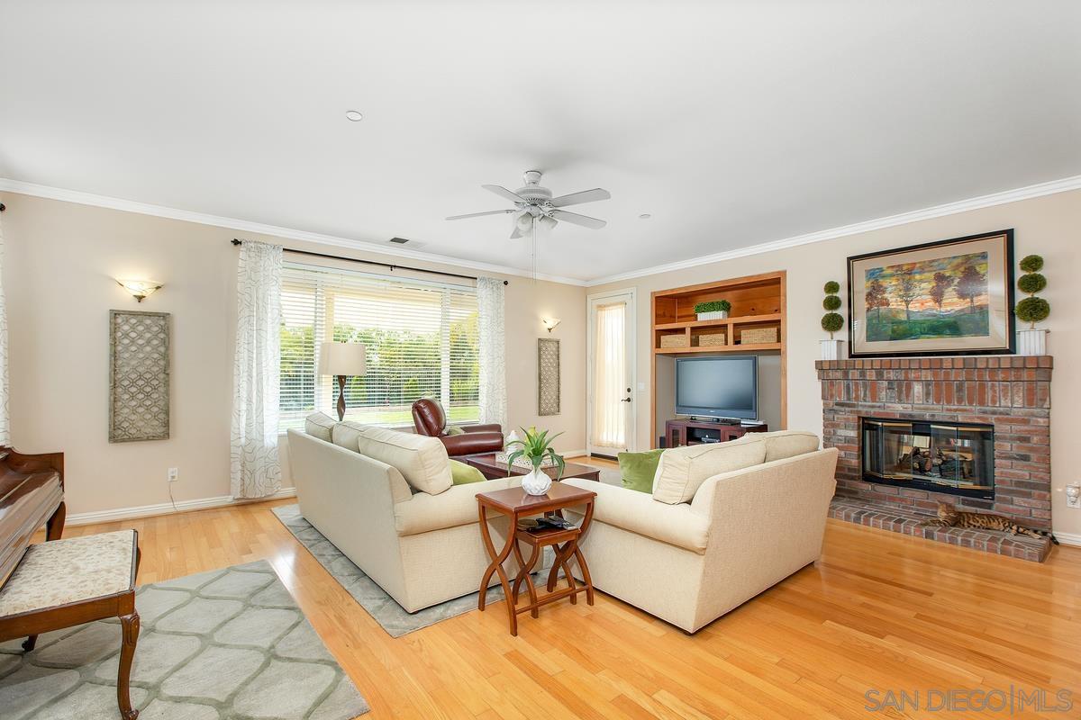 Detail Gallery Image 7 of 22 For 15374  Falcon Crest Ct, San Diego,  CA 92127 - 5 Beds | 4/1 Baths