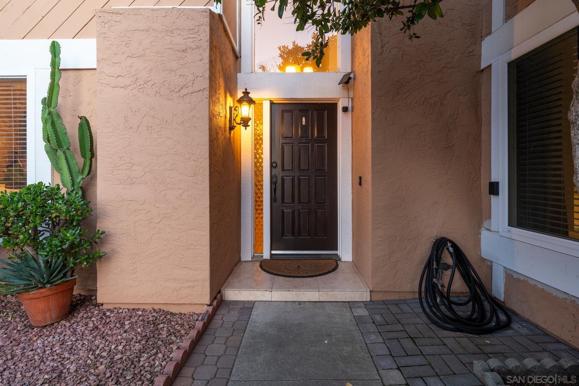 Detail Gallery Image 2 of 37 For 18097  Valladares Dr, San Diego,  CA 92127 - 4 Beds | 2 Baths