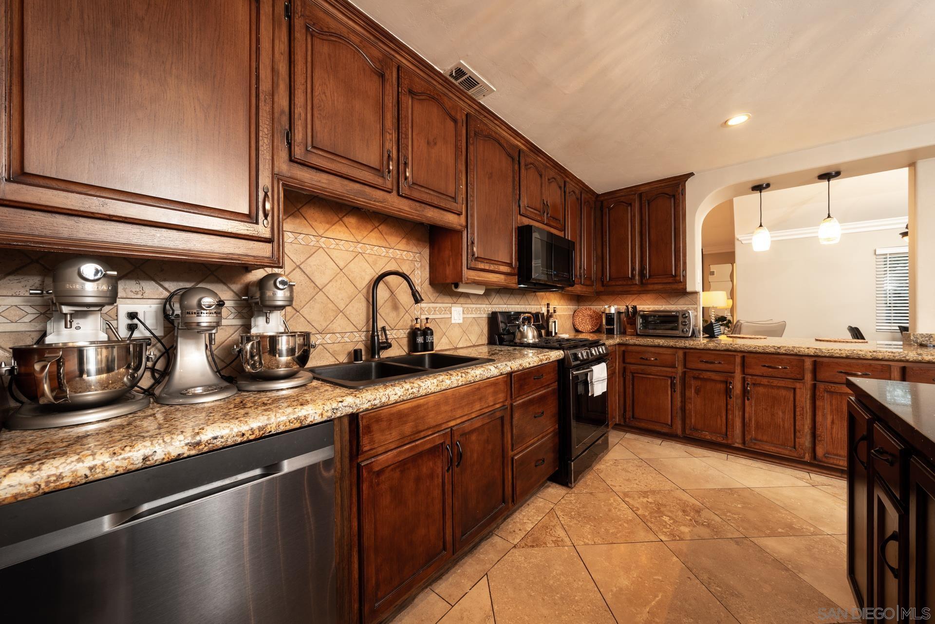 Detail Gallery Image 11 of 37 For 18097  Valladares Dr, San Diego,  CA 92127 - 4 Beds | 2 Baths