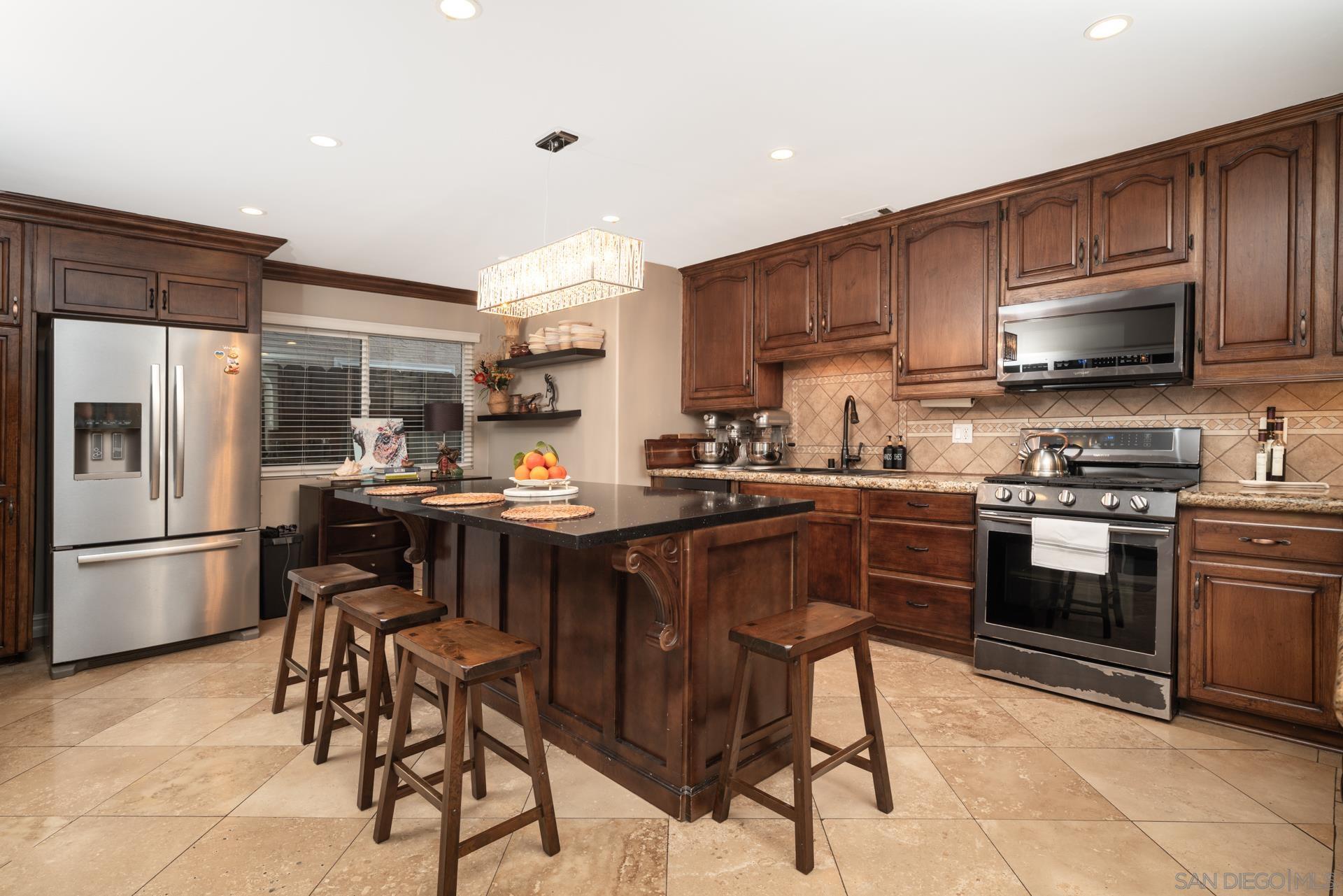 Detail Gallery Image 9 of 37 For 18097  Valladares Dr, San Diego,  CA 92127 - 4 Beds | 2 Baths