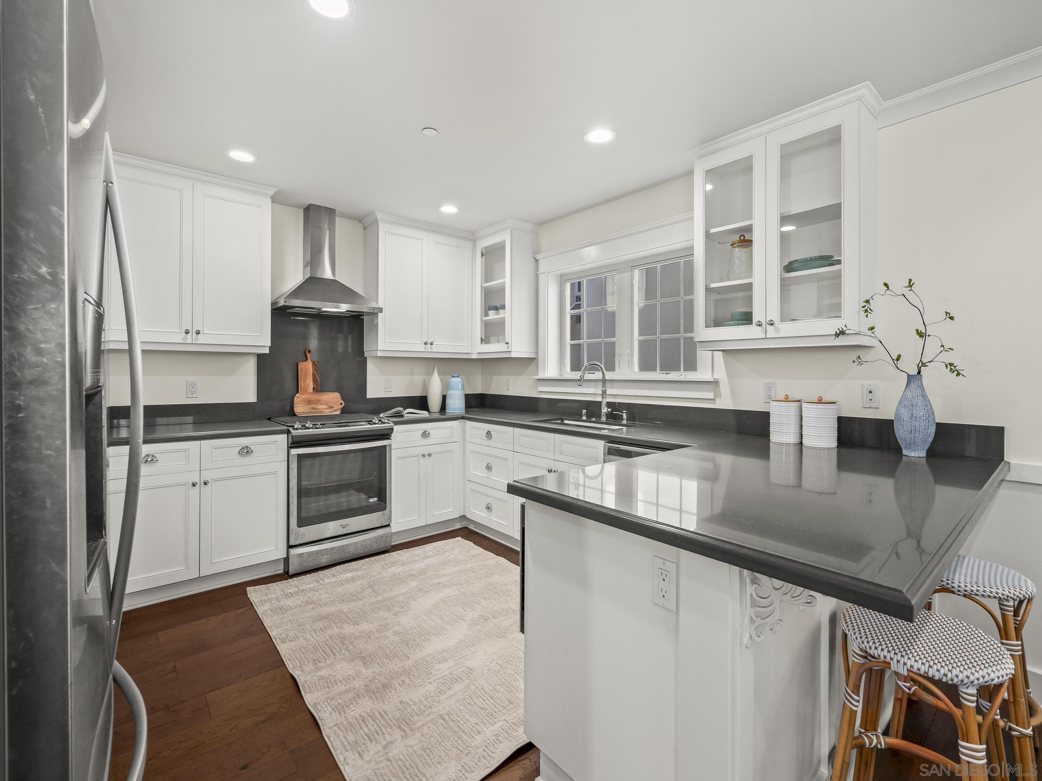 Detail Gallery Image 15 of 44 For 816  F, Coronado,  CA 92118 - 3 Beds | 2/1 Baths