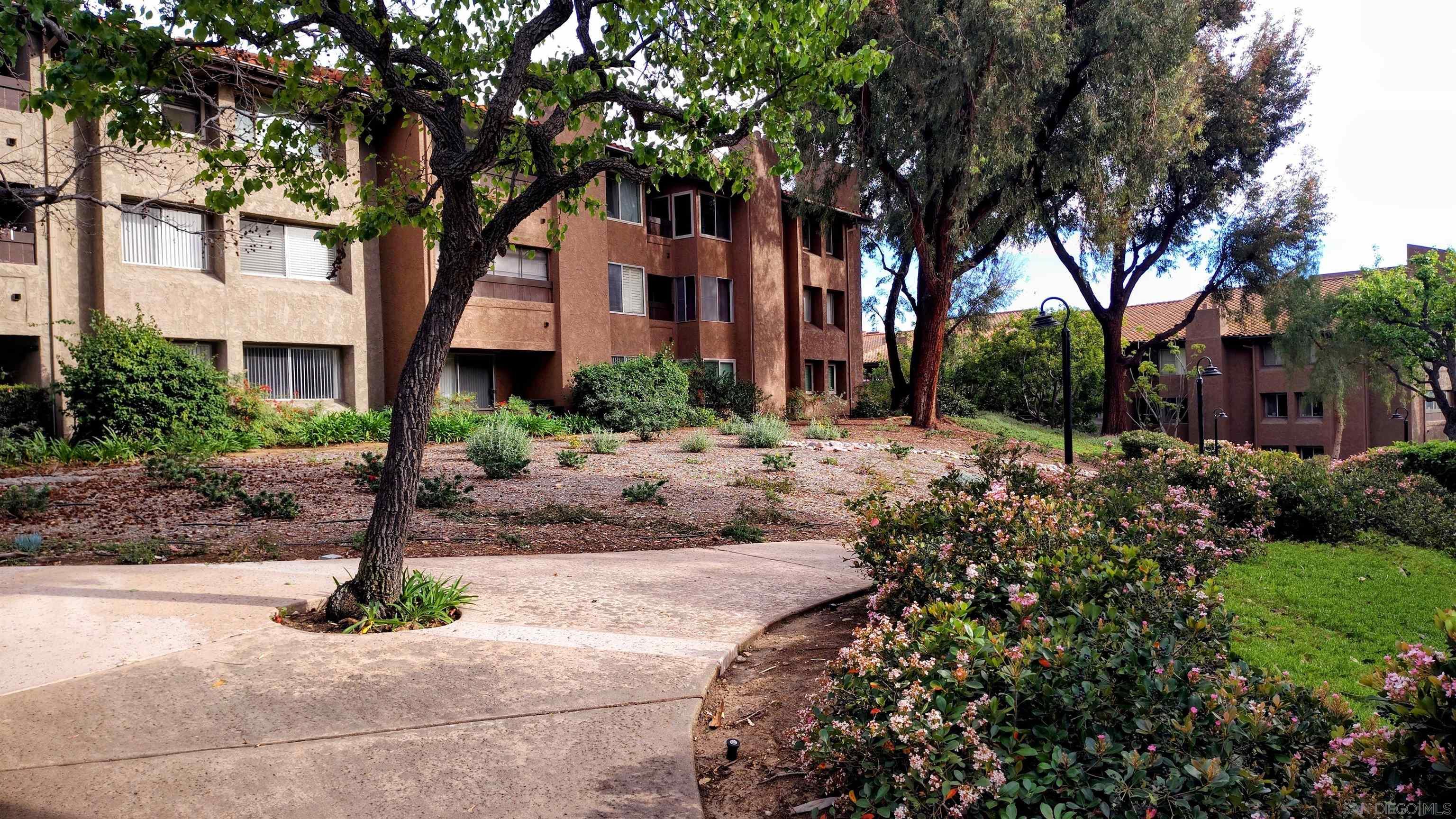 Detail Gallery Image 2 of 38 For 10225  Caminito Cuervo  #140,  San Diego,  CA 92108 - 2 Beds | 2 Baths