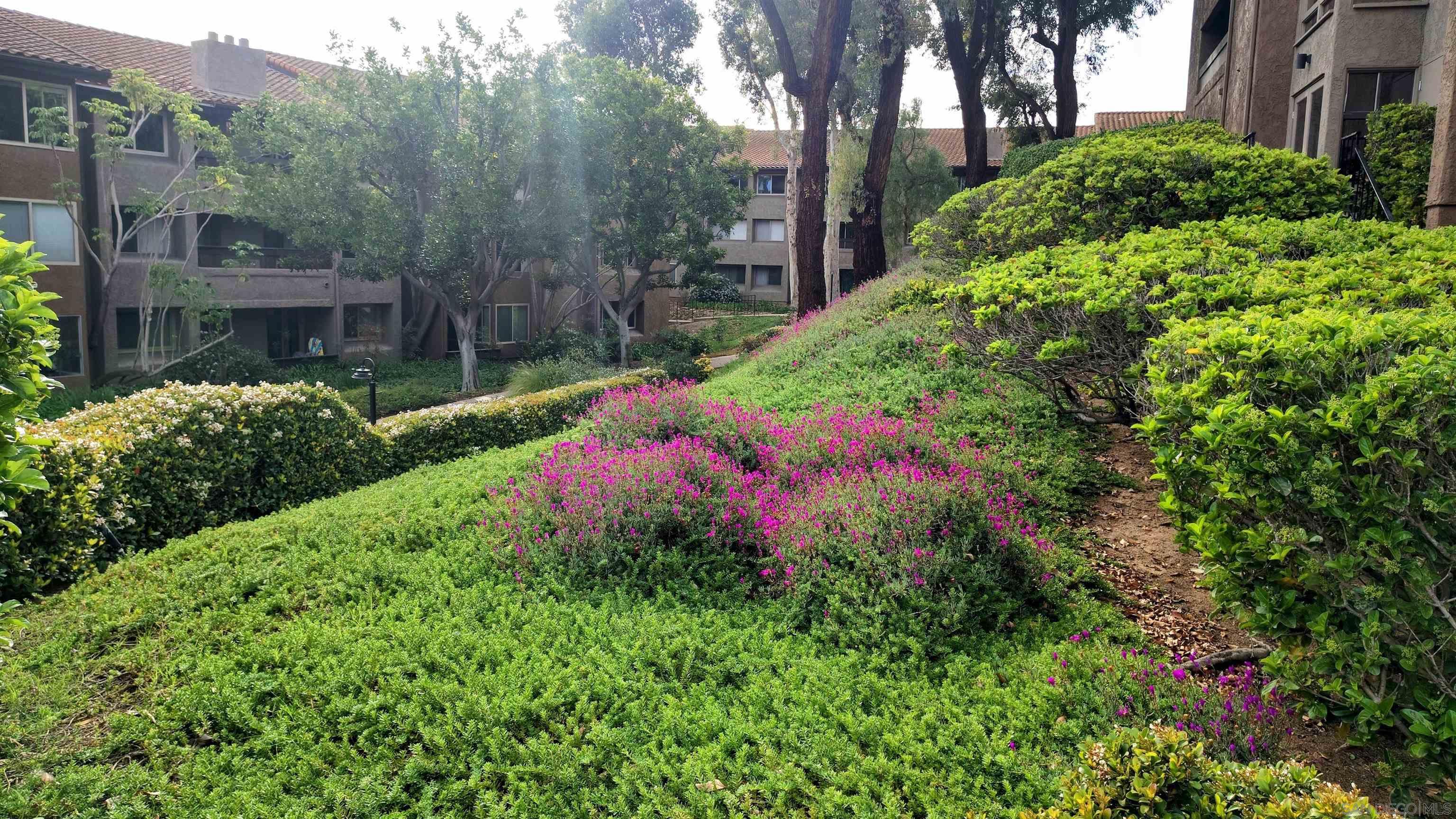 Detail Gallery Image 4 of 38 For 10225  Caminito Cuervo  #140,  San Diego,  CA 92108 - 2 Beds | 2 Baths