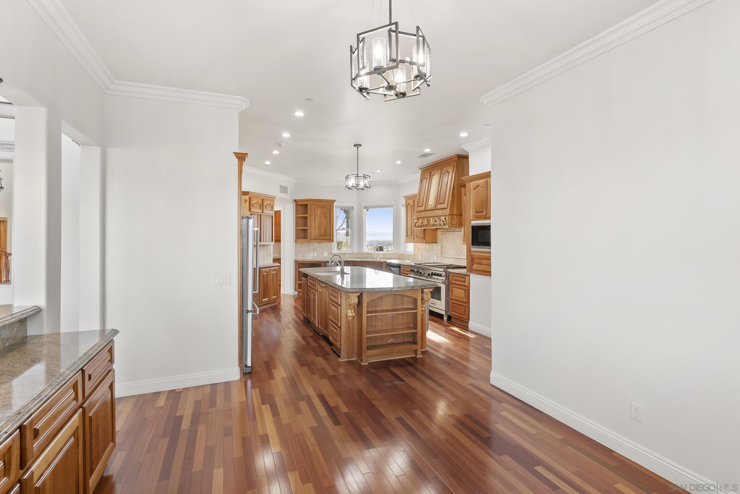 Detail Gallery Image 11 of 65 For 39650  Patagonia Court, Temecula,  CA 92591 - 12 Beds | 13/1 Baths